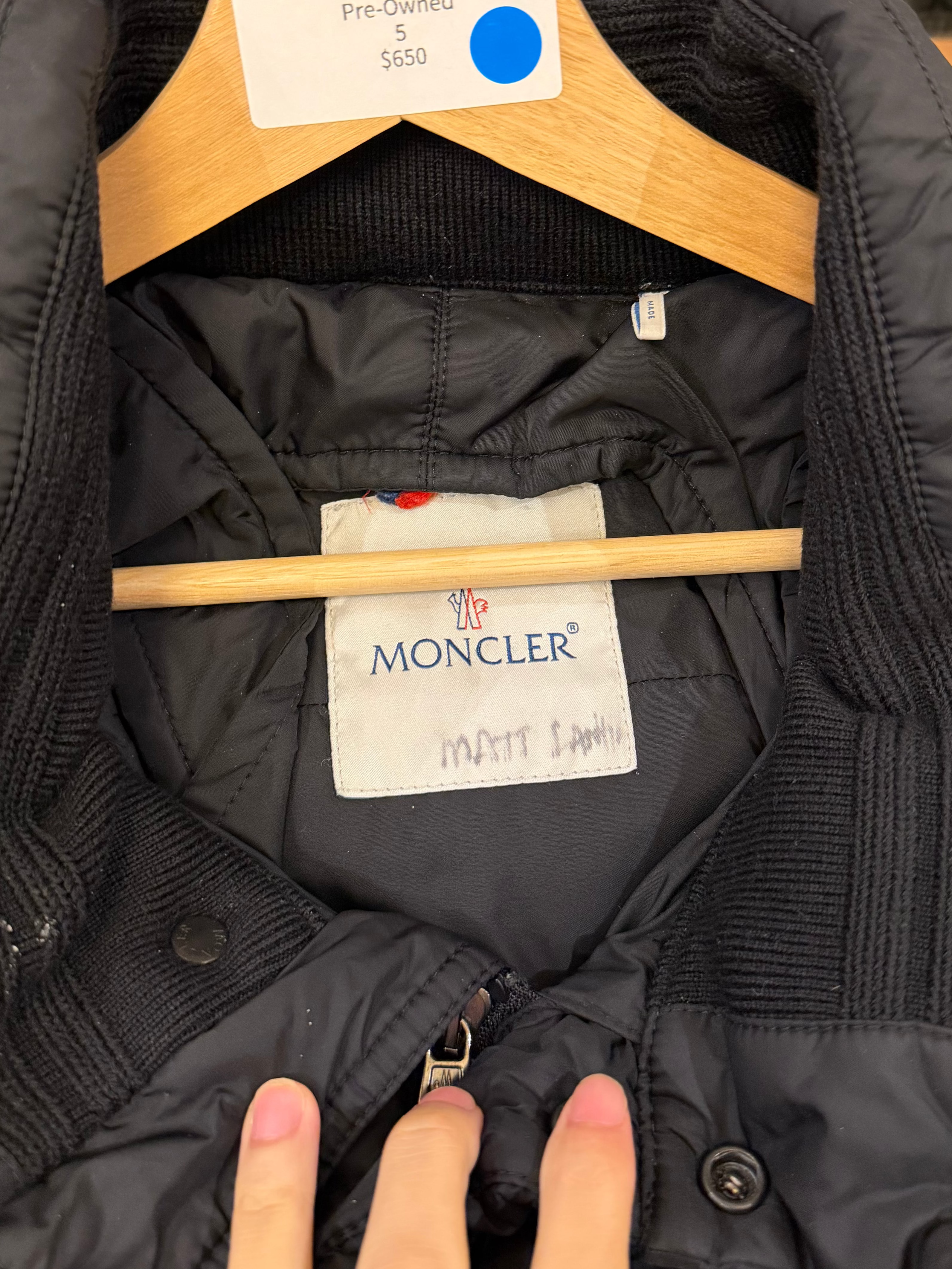 Moncler Riviere Guibotto
Jacket - Black