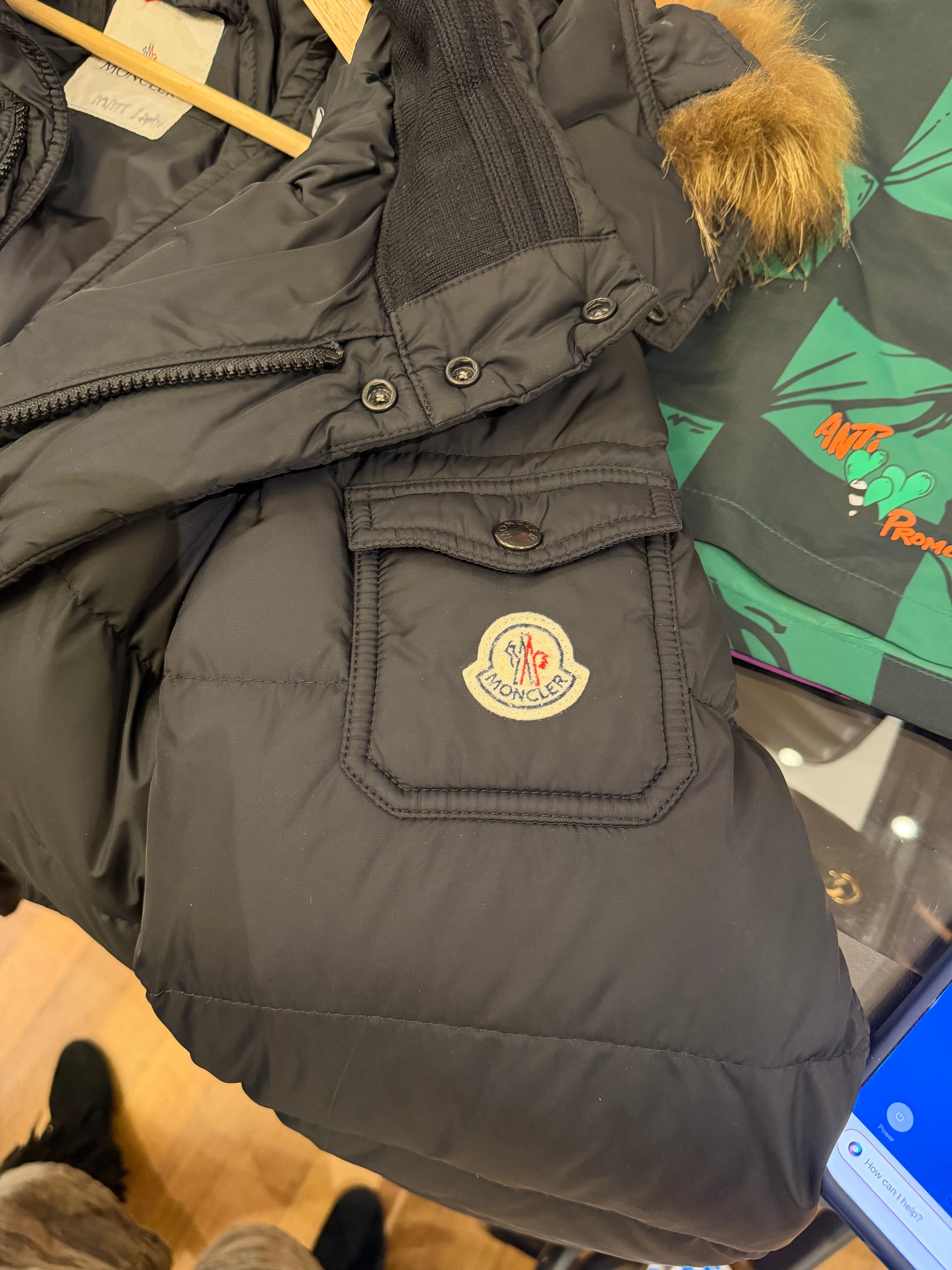 Moncler Riviere Guibotto
Jacket - Black