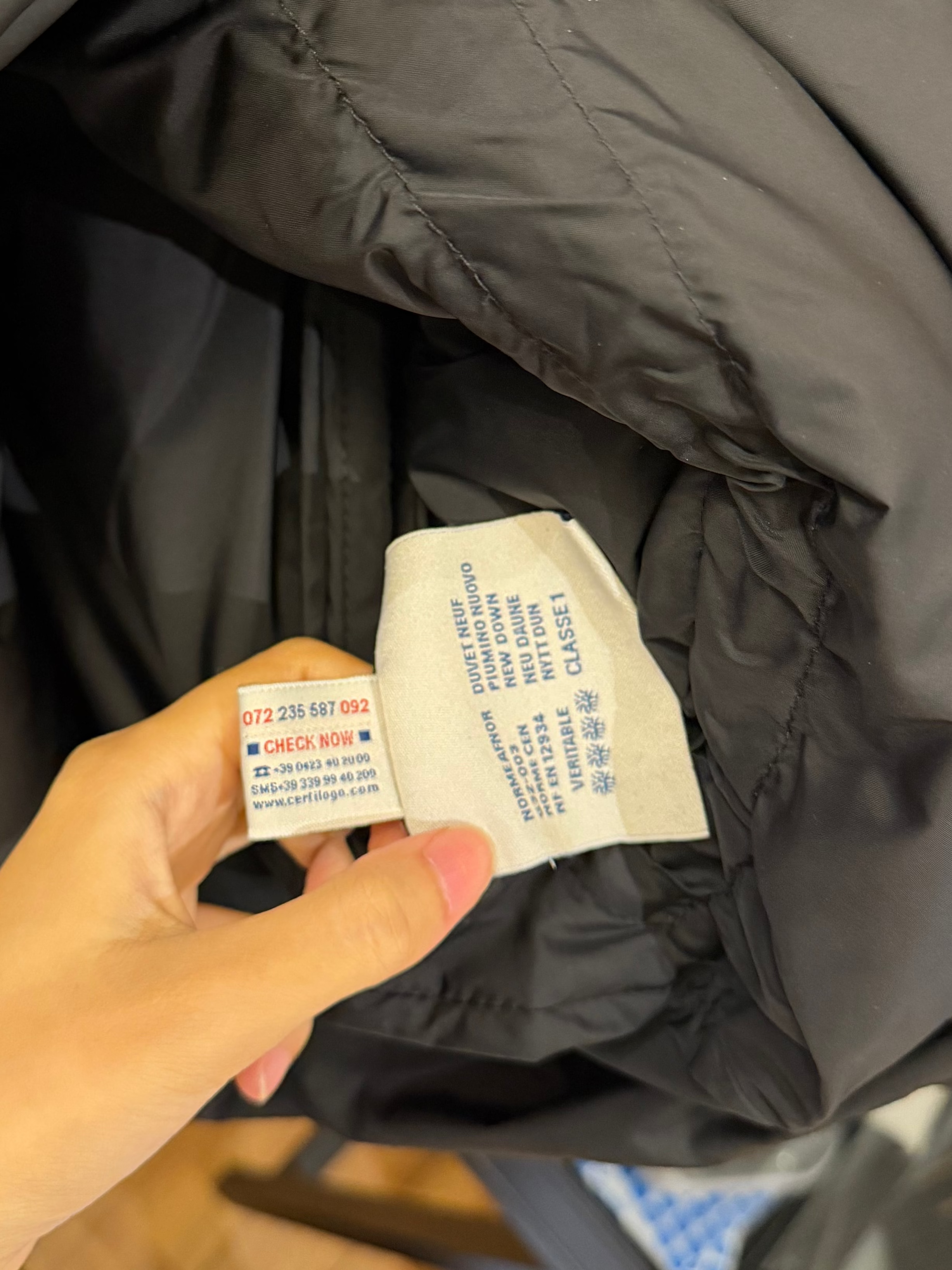 Moncler Riviere Guibotto
Jacket - Black
