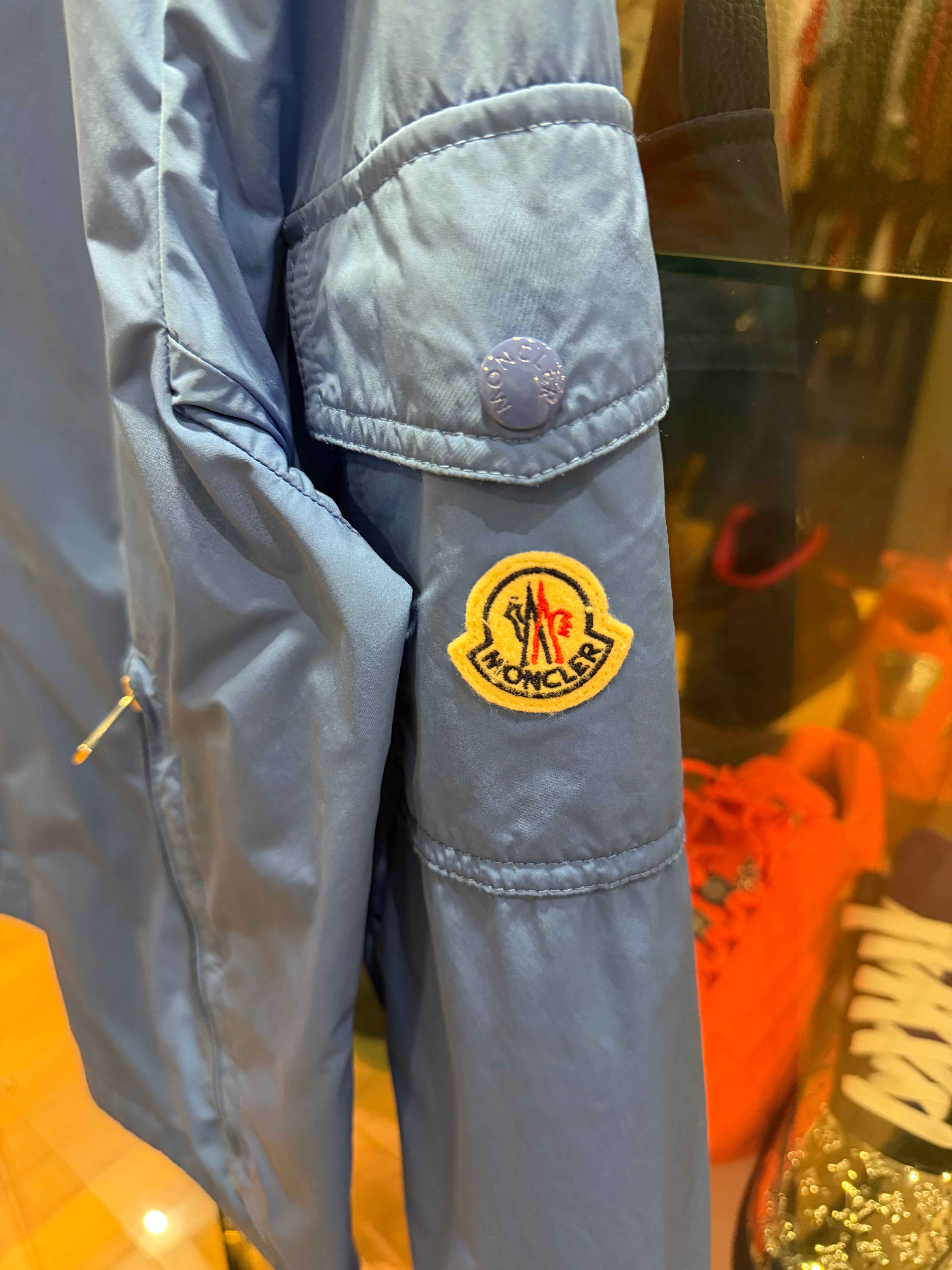 Moncler Brize Windbreaker
Jacket - Blue