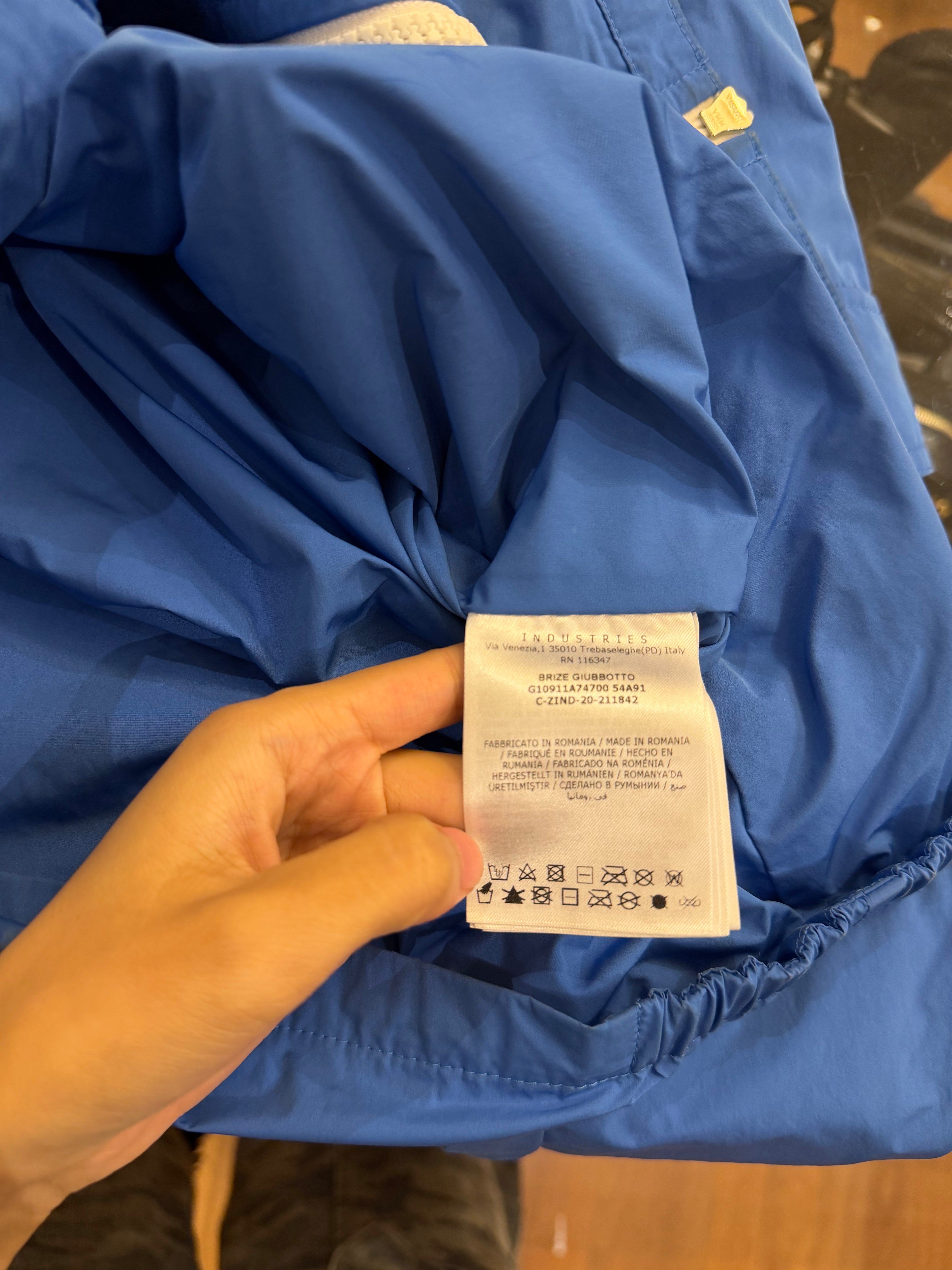 Moncler Brize Windbreaker
Jacket - Blue