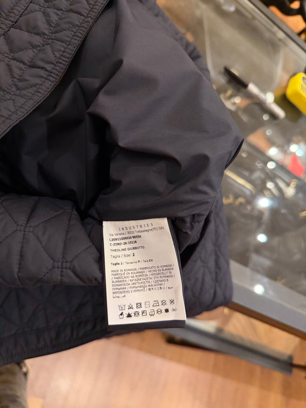 Moncler Theoline Diamond
Quilted Padded Jacket - Navy