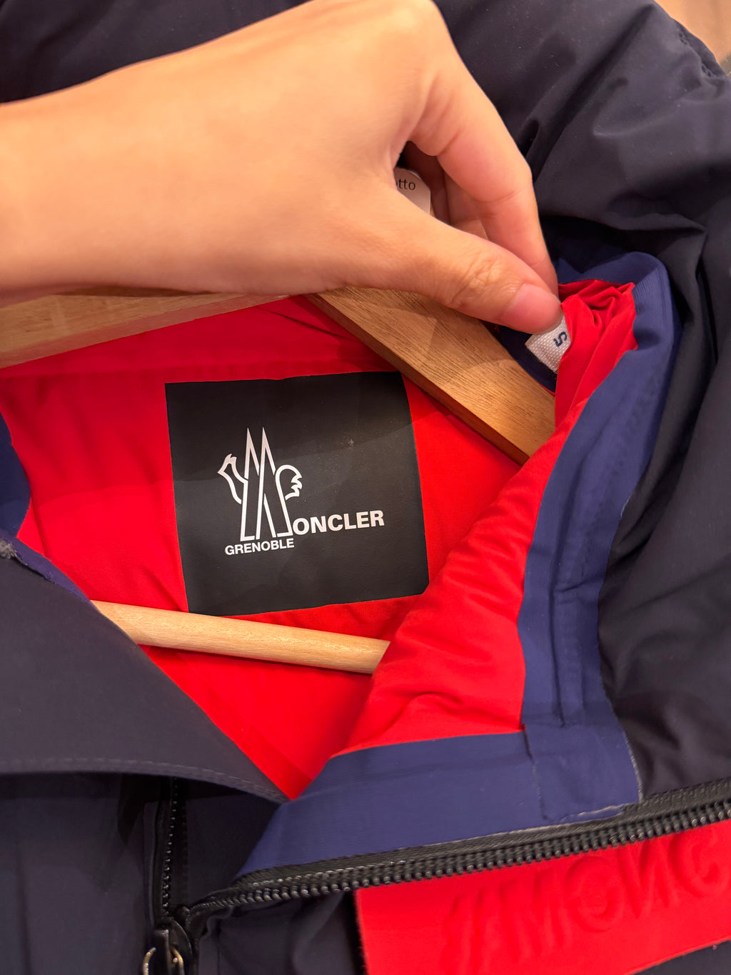 Moncler Kander Guibbotto
Down Jacket - Navy
