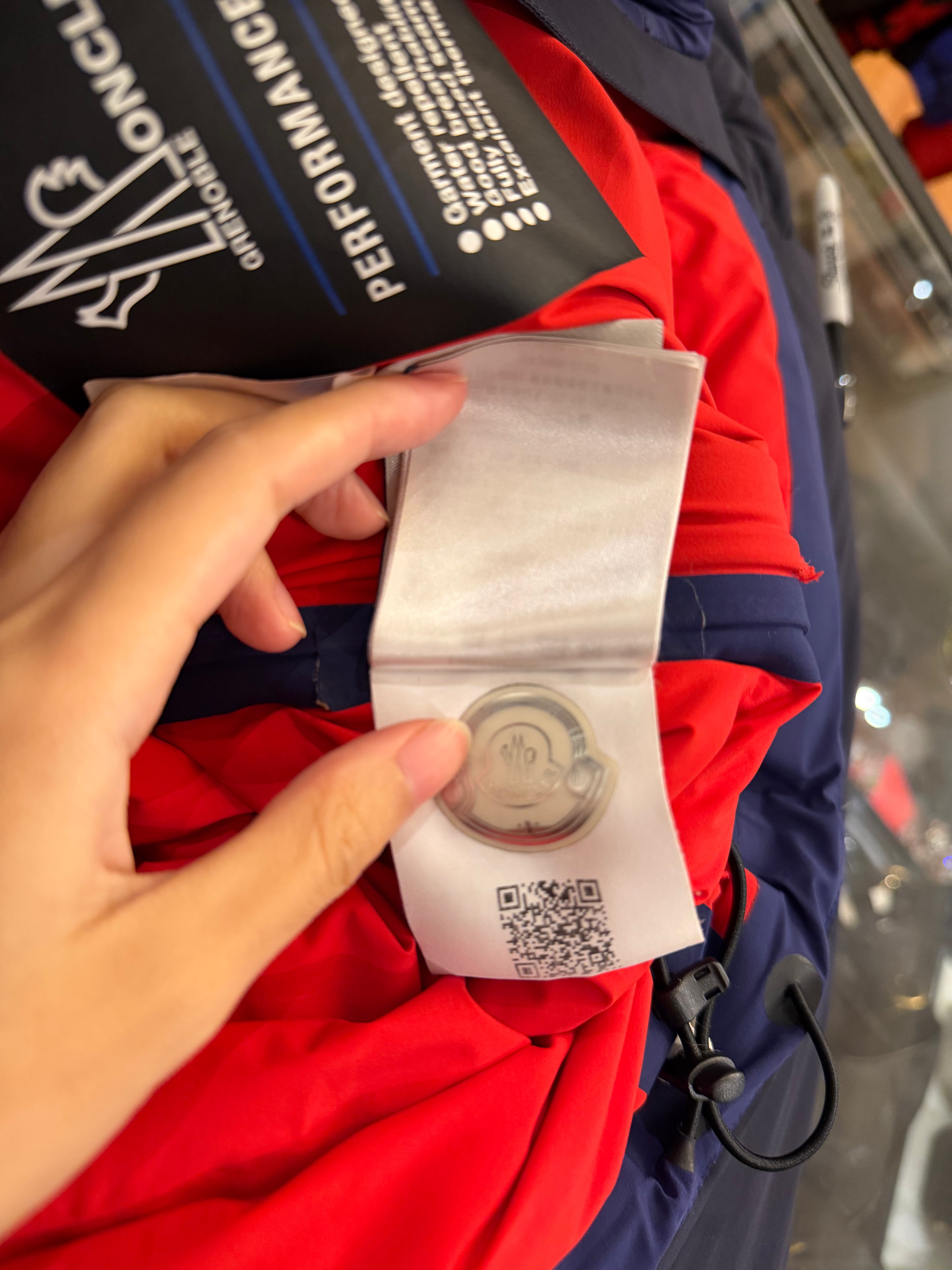 Moncler Kander Guibbotto
Down Jacket - Navy