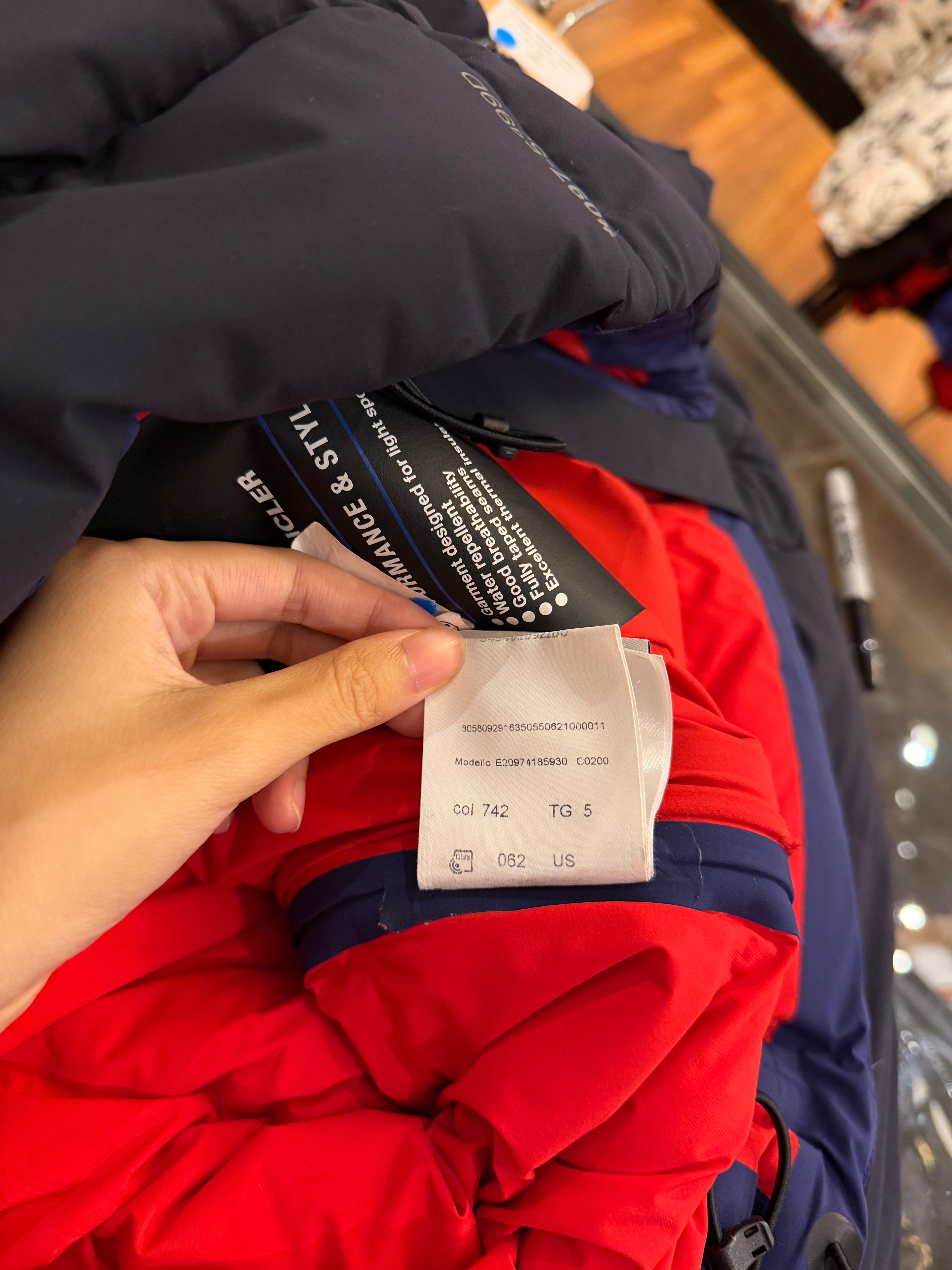 Moncler Kander Guibbotto
Down Jacket - Navy