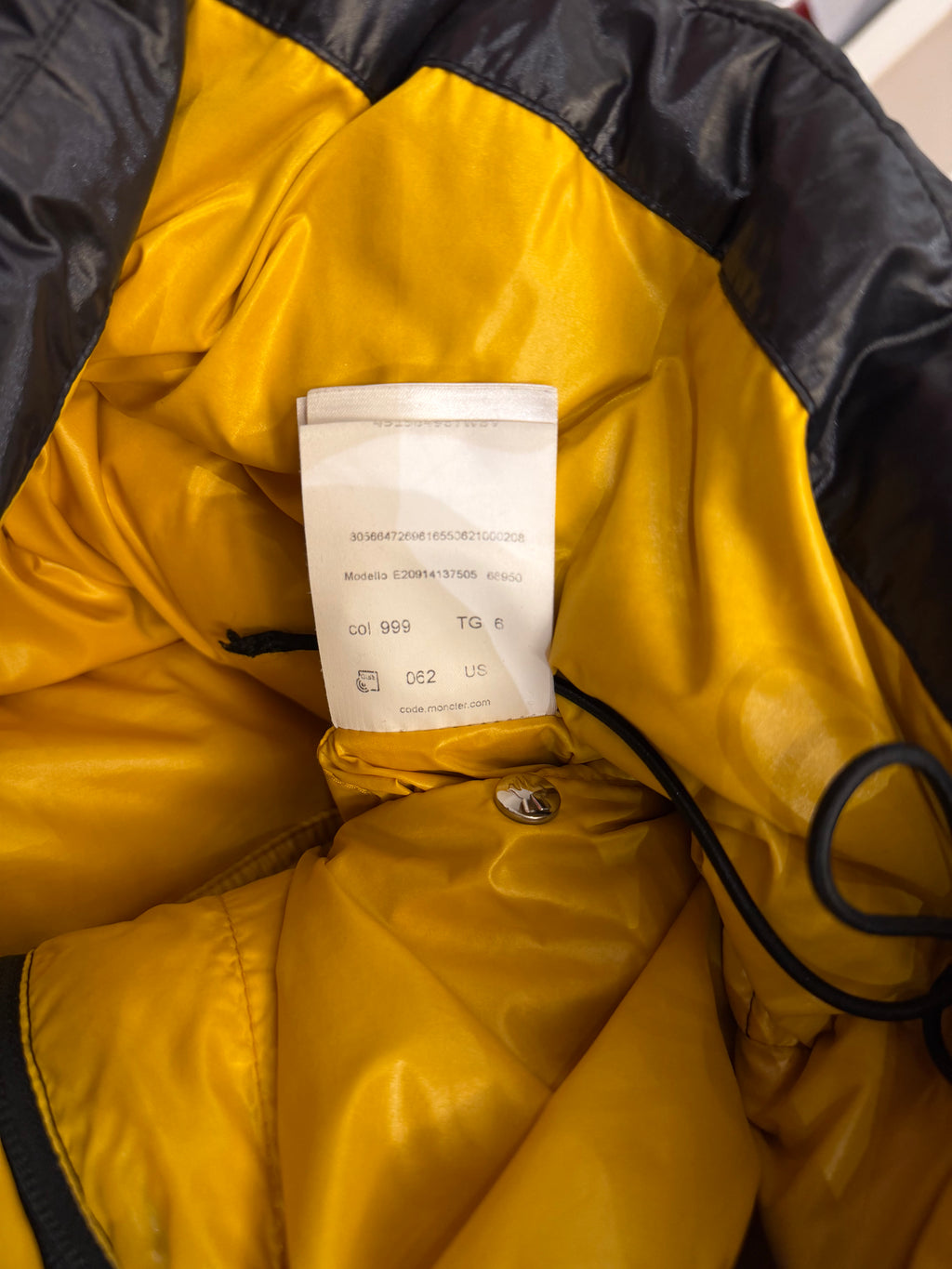 Moncler Dervaux Giubotto -
Black / Yellow