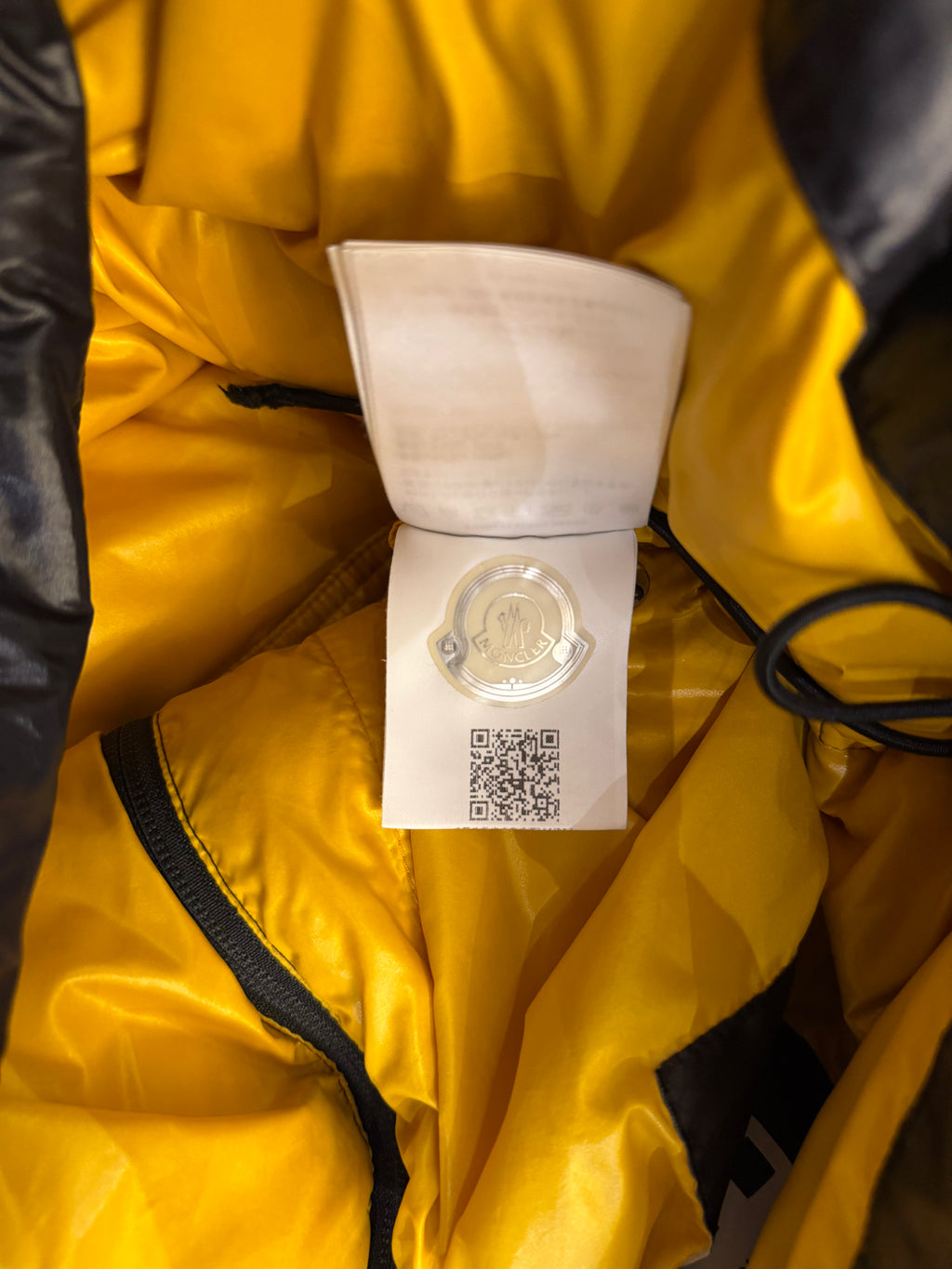 Moncler Dervaux Giubotto -
Black / Yellow