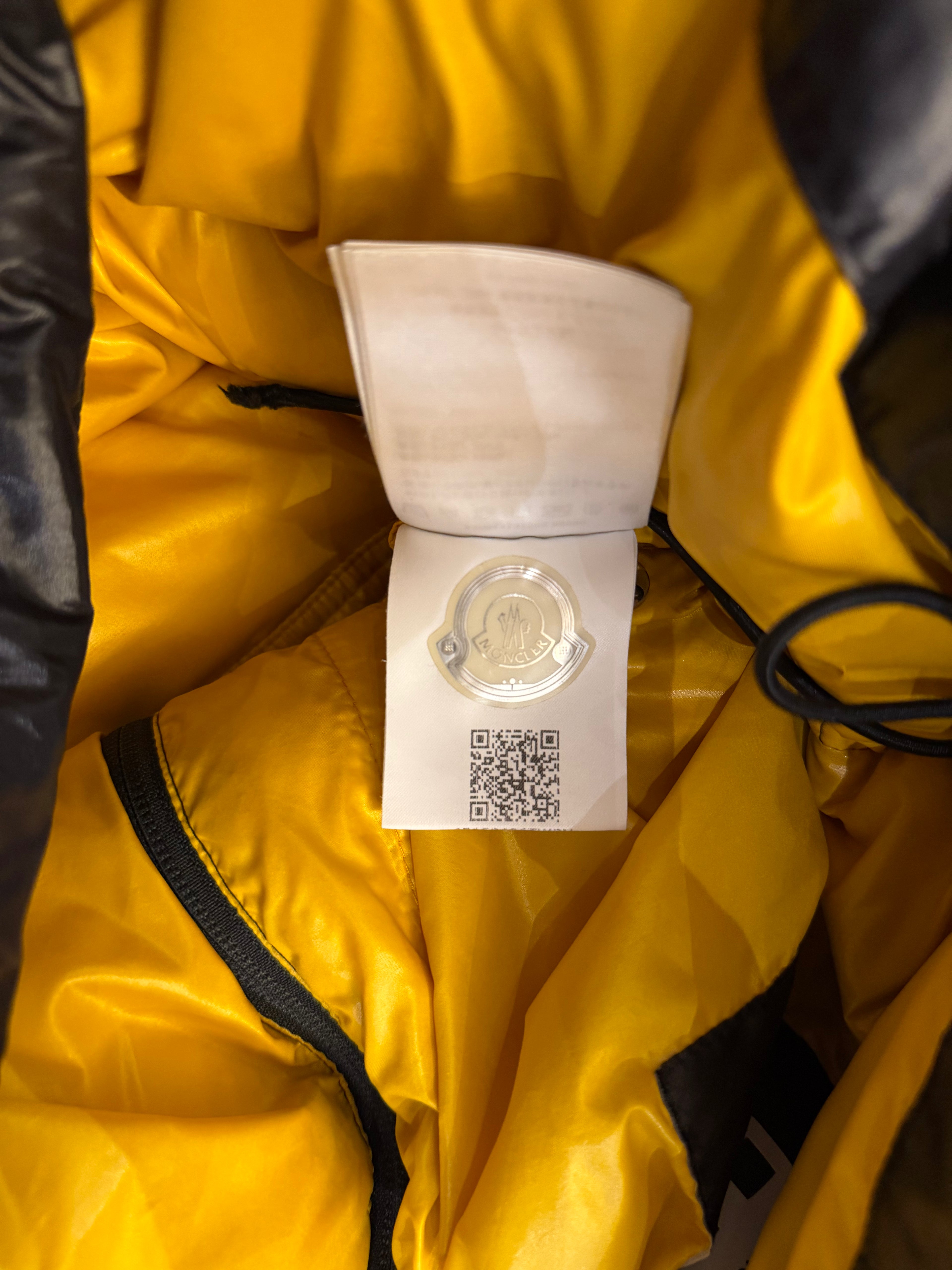 Moncler Dervaux Giubotto -
Black / Yellow