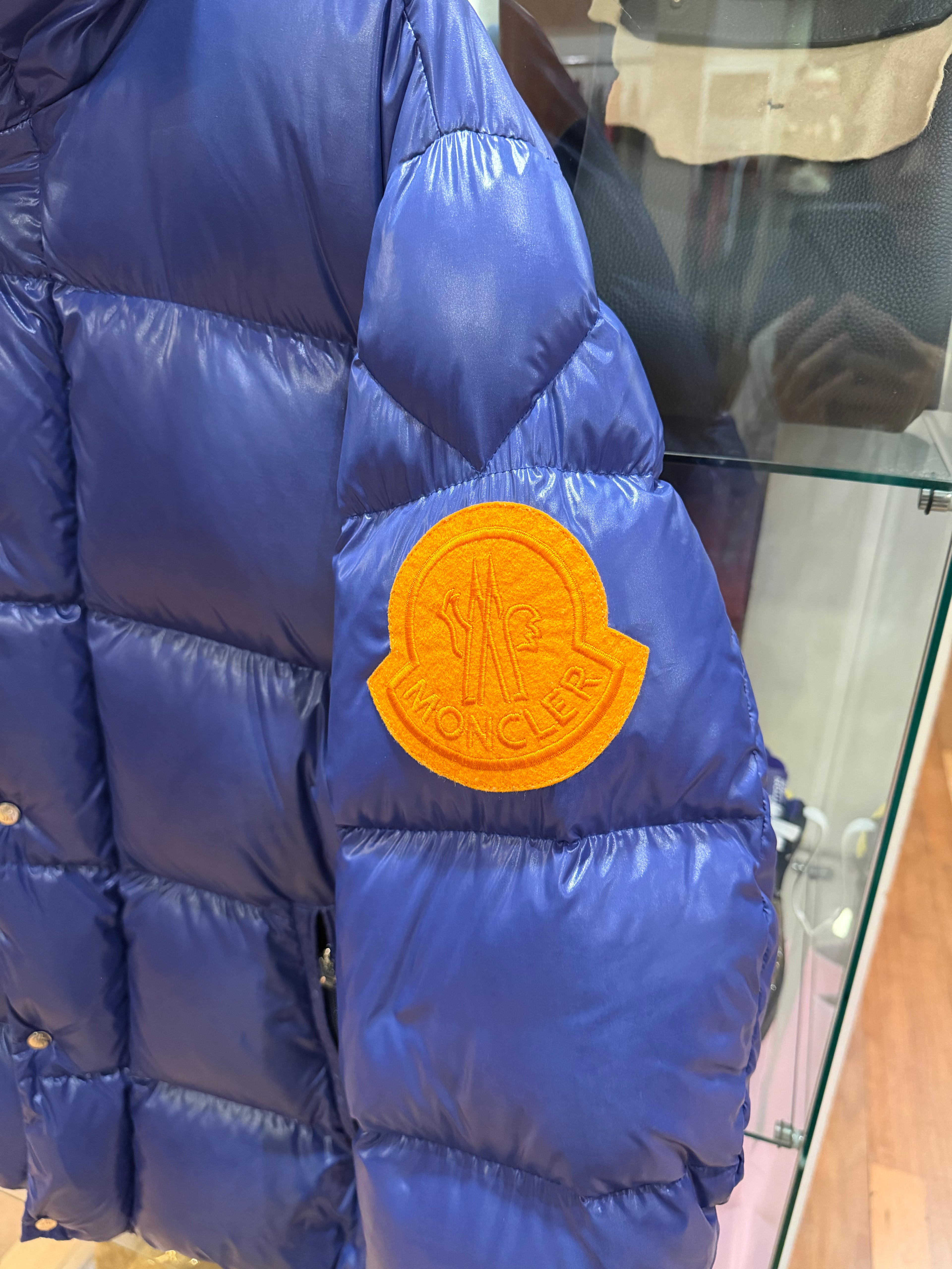 Moncler Dervaux Giubbotto
Down Jacket - Purple/Blue