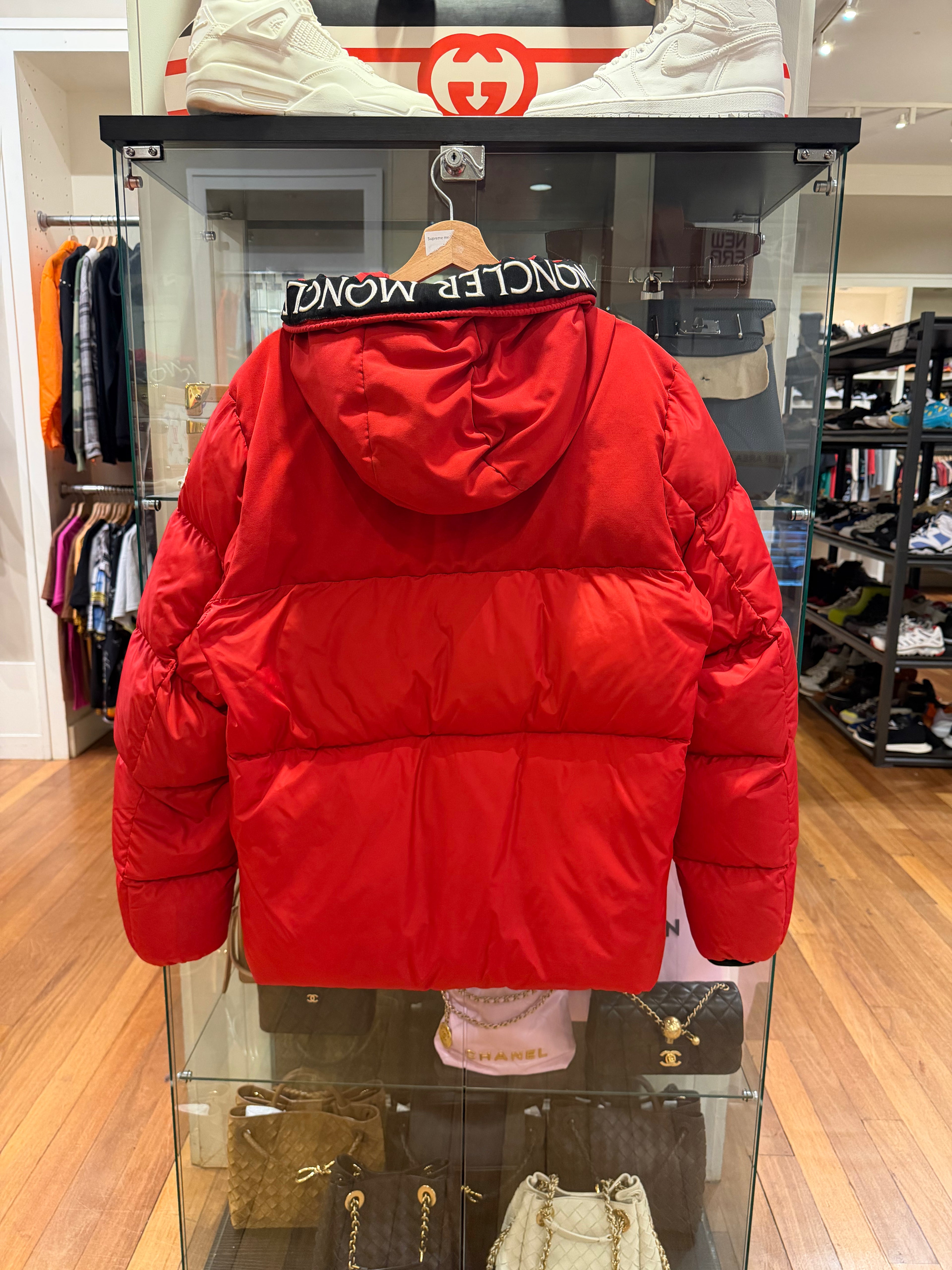 Moncler Montclar Giubbotto
Down Puffer - Red