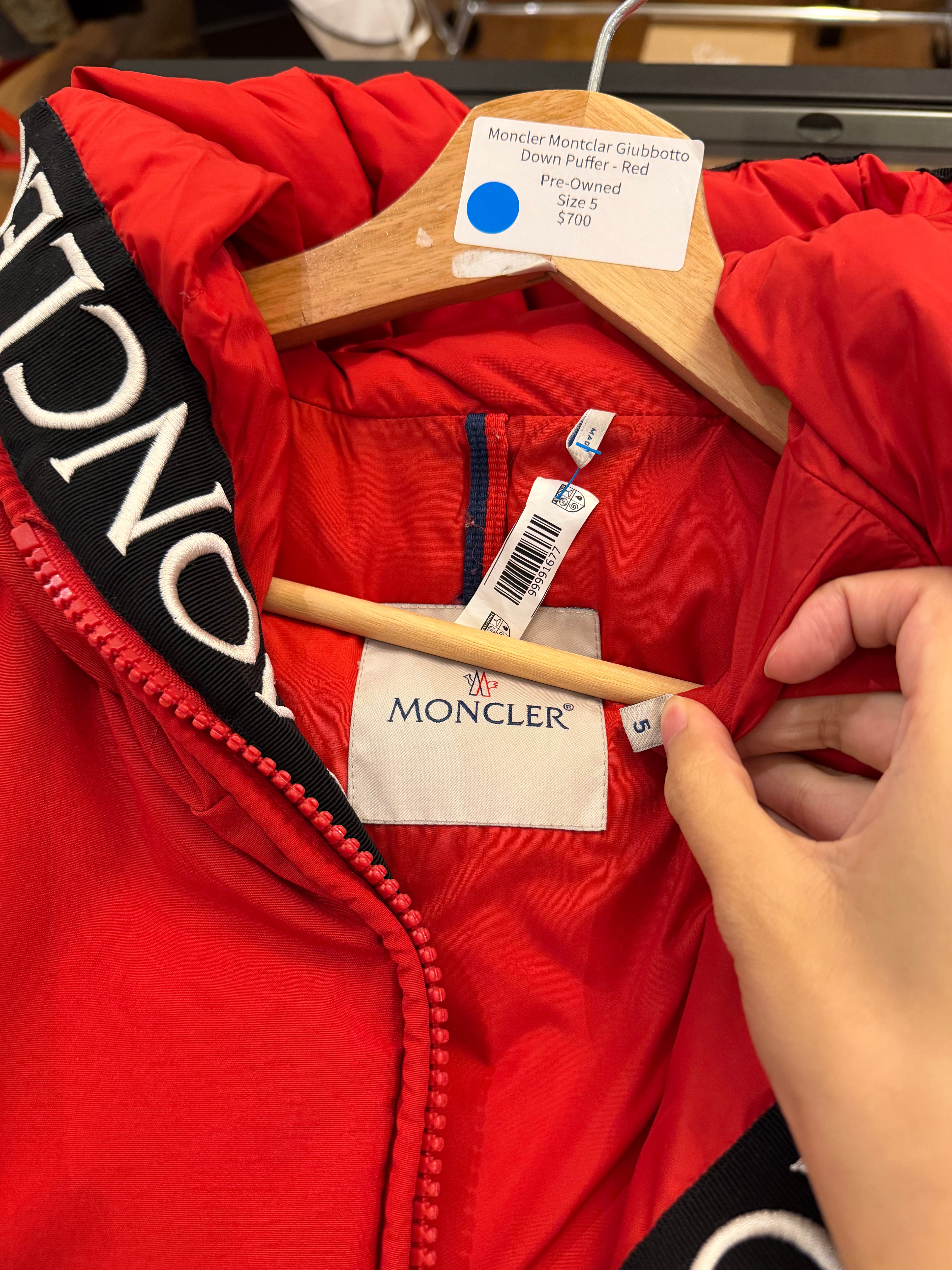 Moncler Montclar Giubbotto
Down Puffer - Red