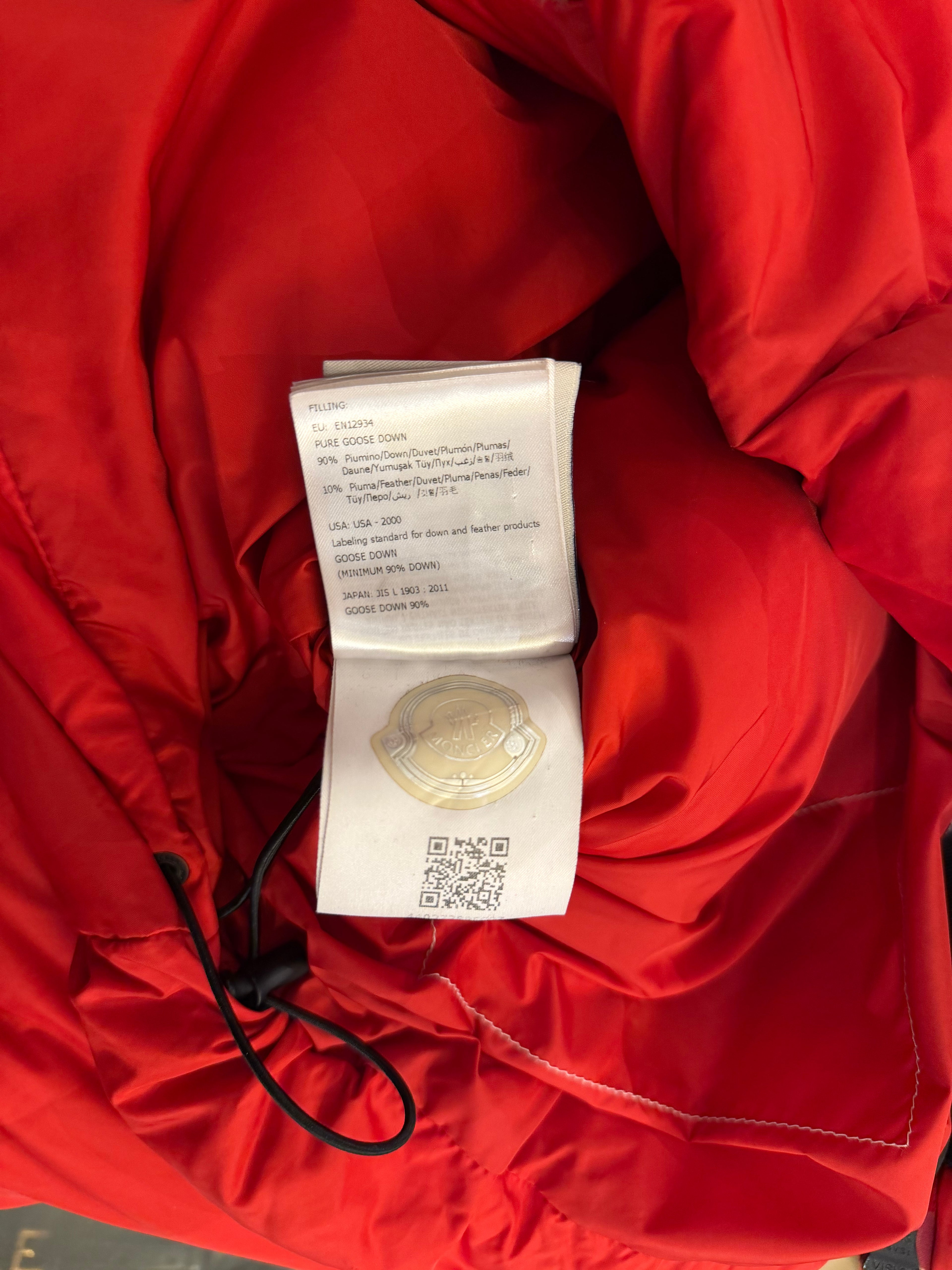 Moncler Montclar Giubbotto
Down Puffer - Red