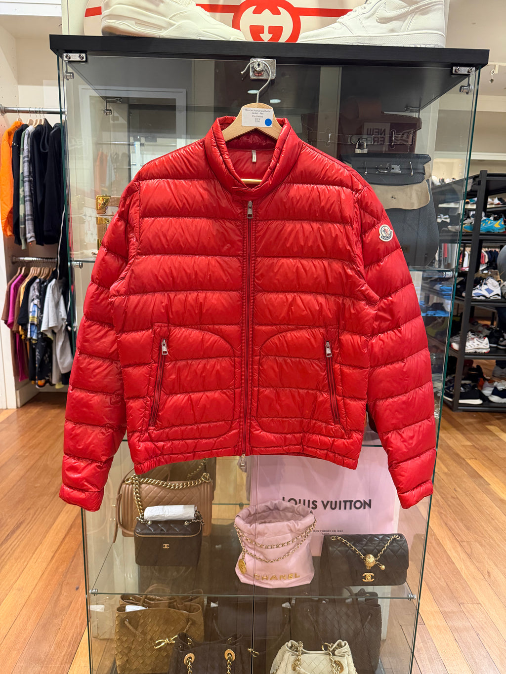 Moncler Acorus Giubbotto
Jacket - Red