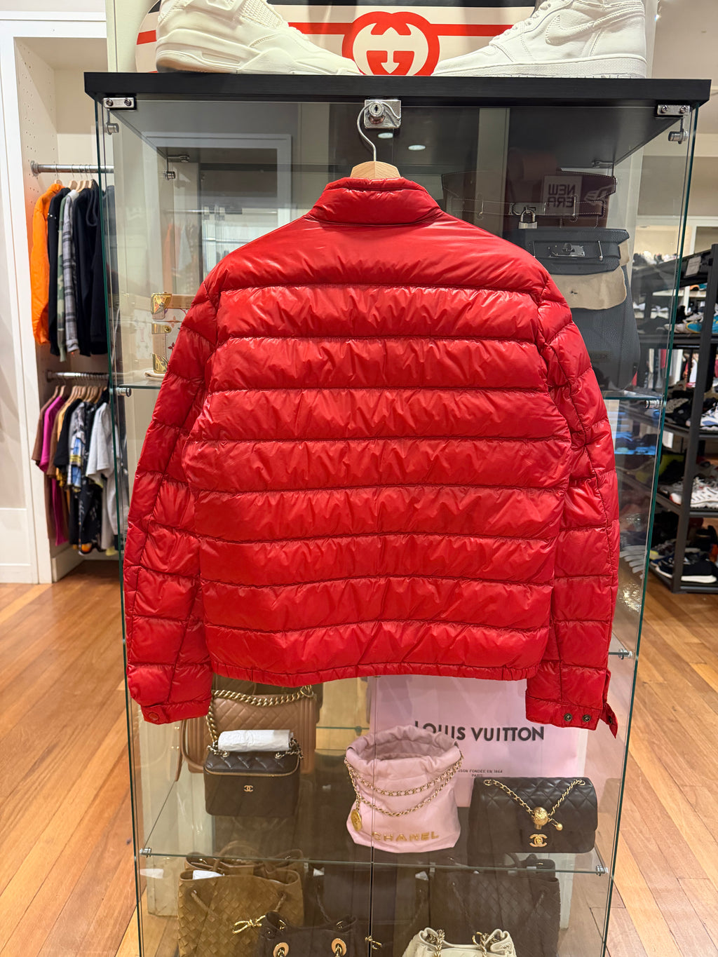 Moncler Acorus Giubbotto
Jacket - Red