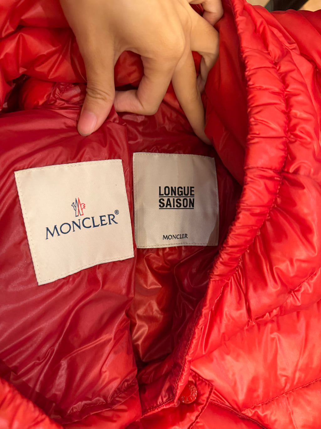 Moncler Acorus Giubbotto
Jacket - Red