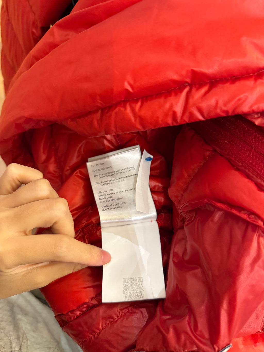 Moncler Acorus Giubbotto
Jacket - Red