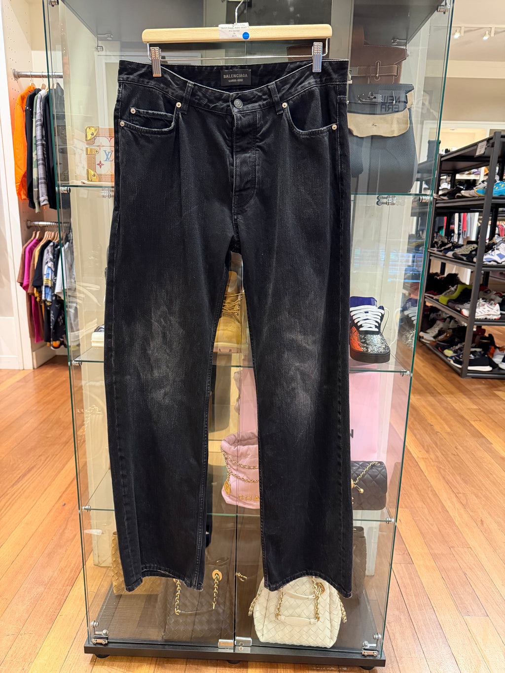 Balenciag
Garde-Robe
Denim Baggy Jeans - Black