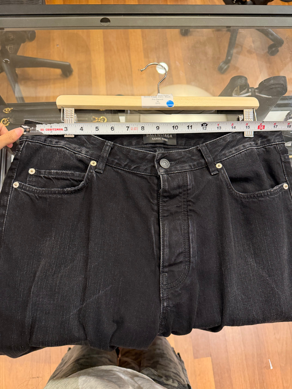 Balenciag
Garde-Robe
Denim Baggy Jeans - Black
