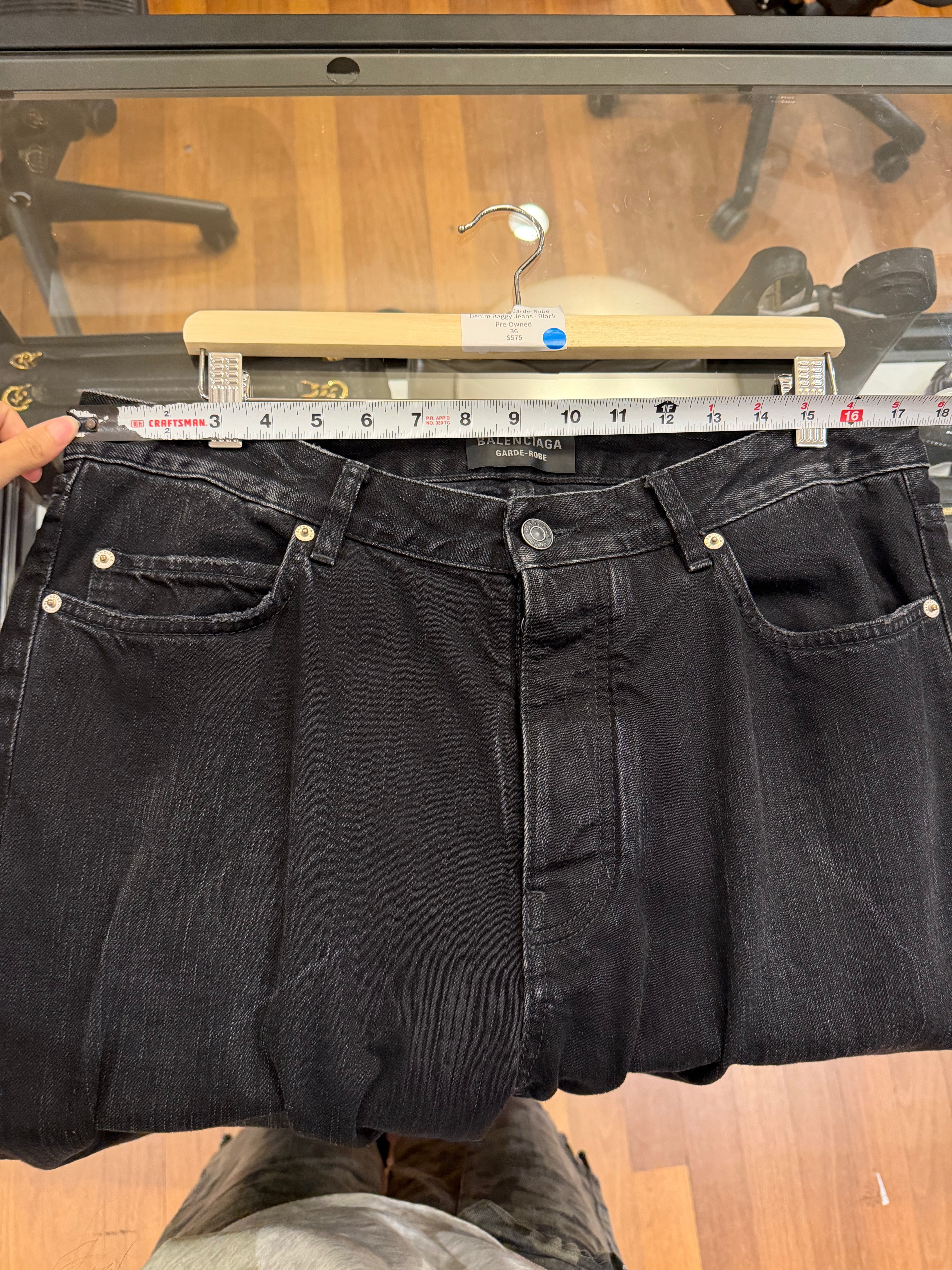 Balenciag
Garde-Robe
Denim Baggy Jeans - Black