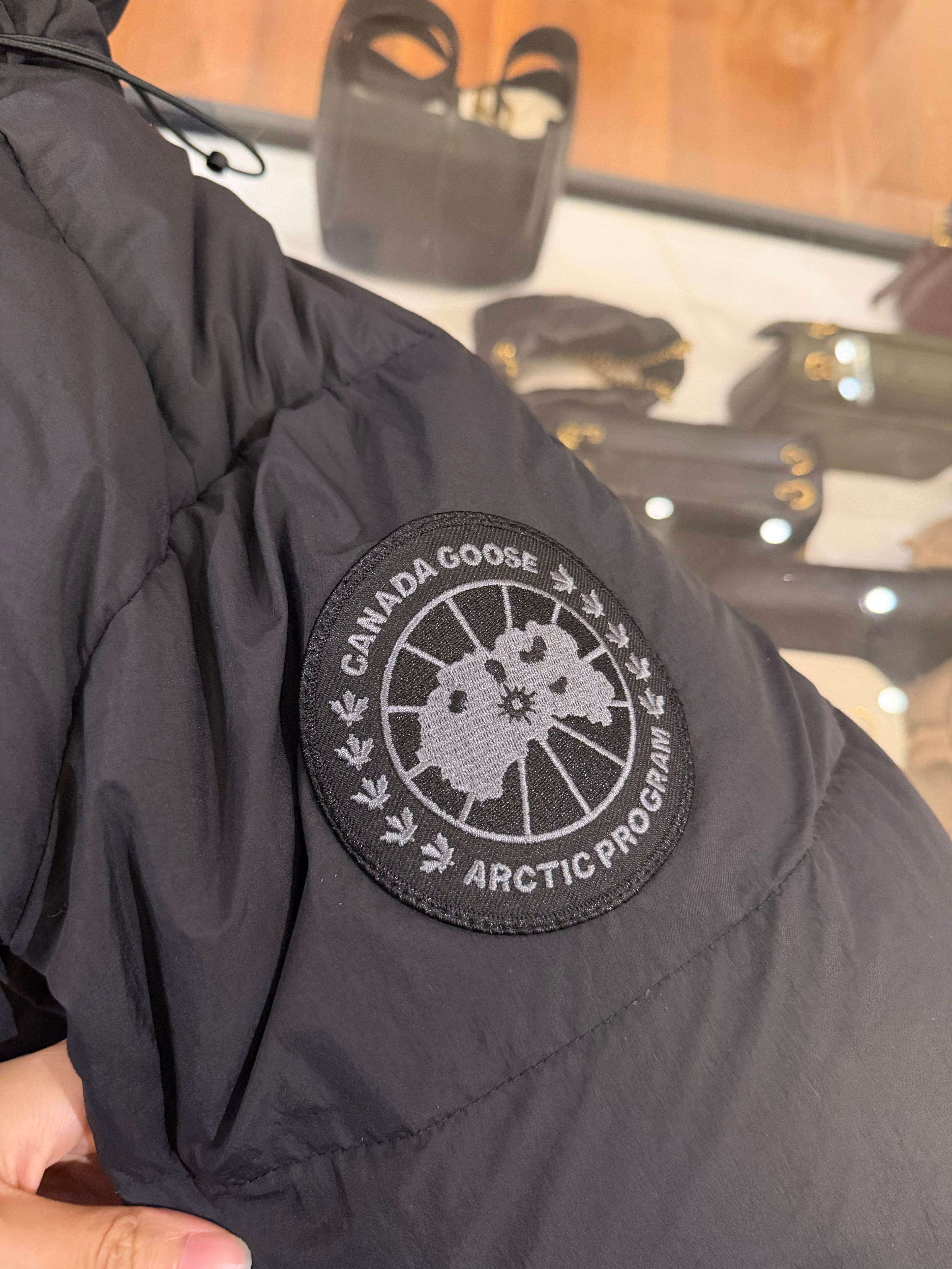 Canada Goose Puffer Jacket -
Black
