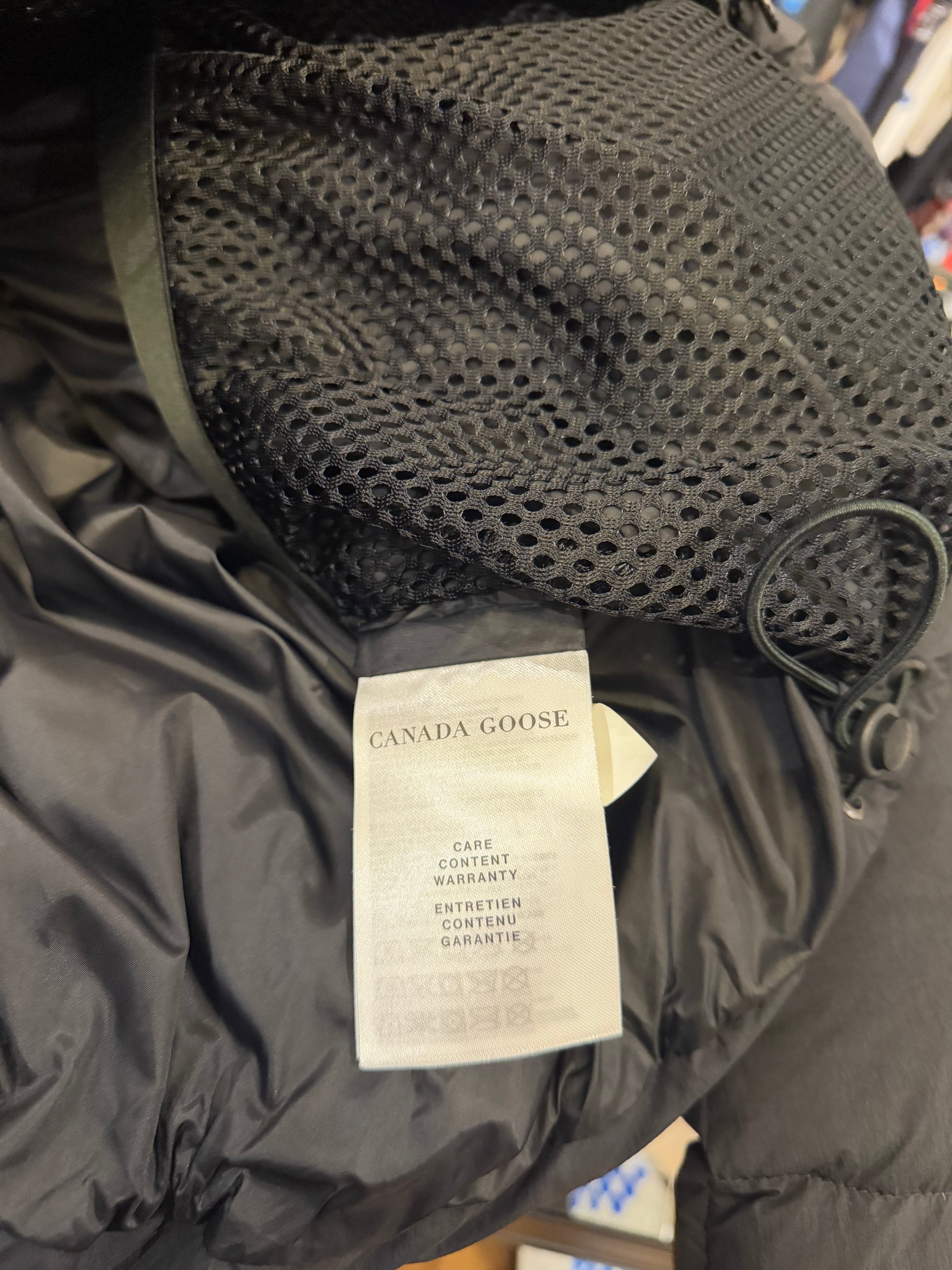 Canada Goose Puffer Jacket -
Black