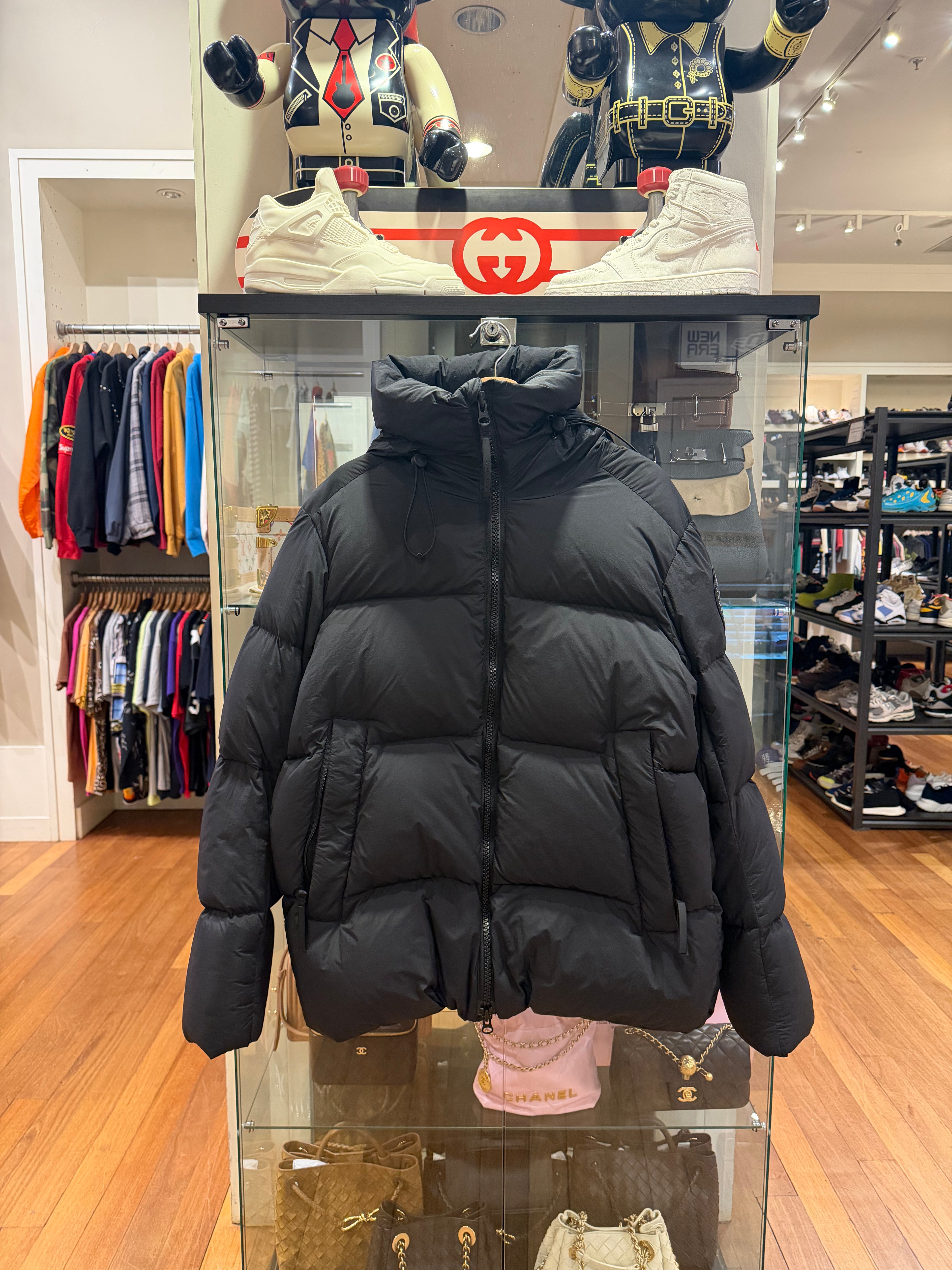 Canada Goose Puffer Jacket -
Black