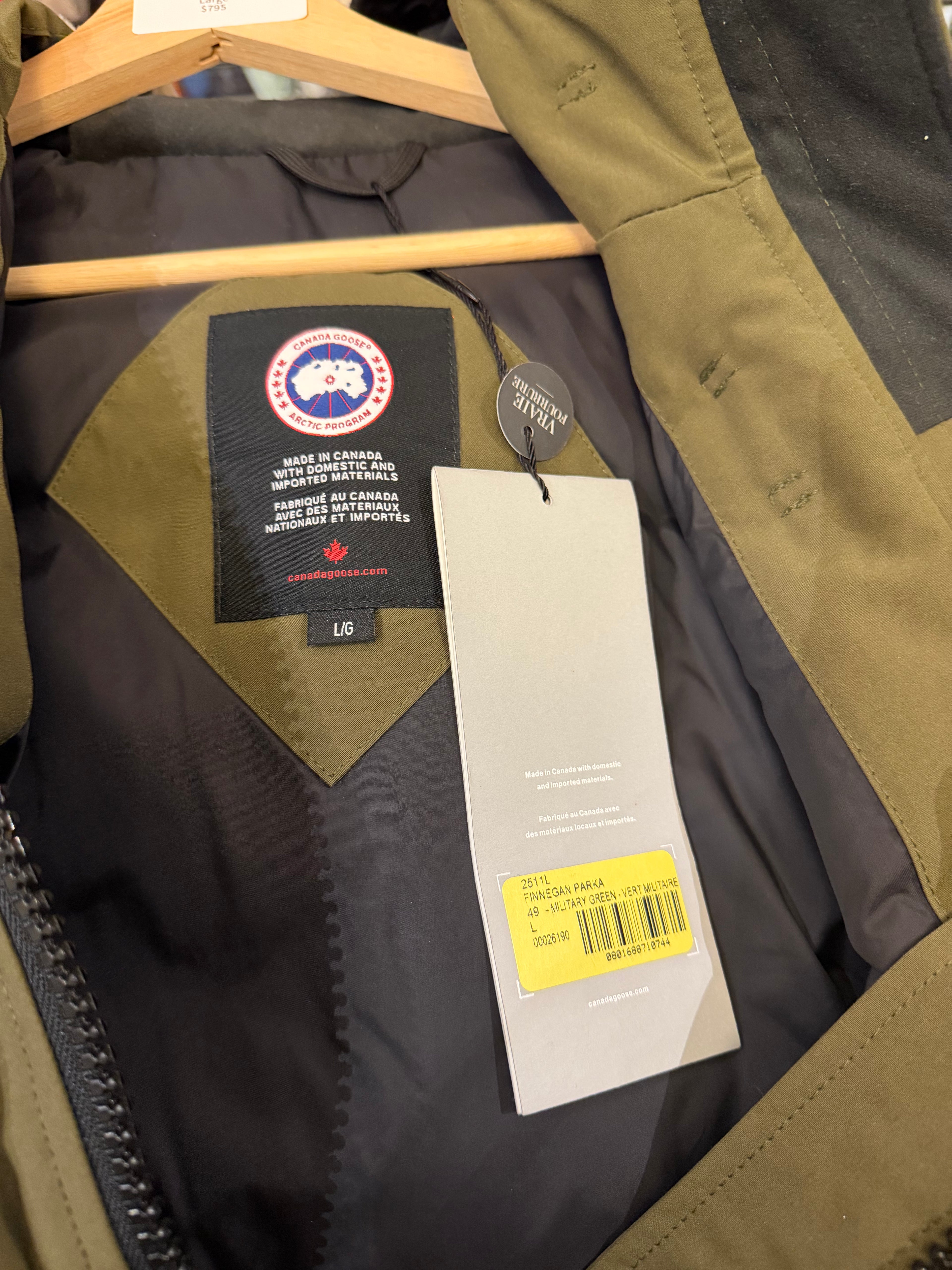 Canado Goose Down Puffer
Jacket - Green