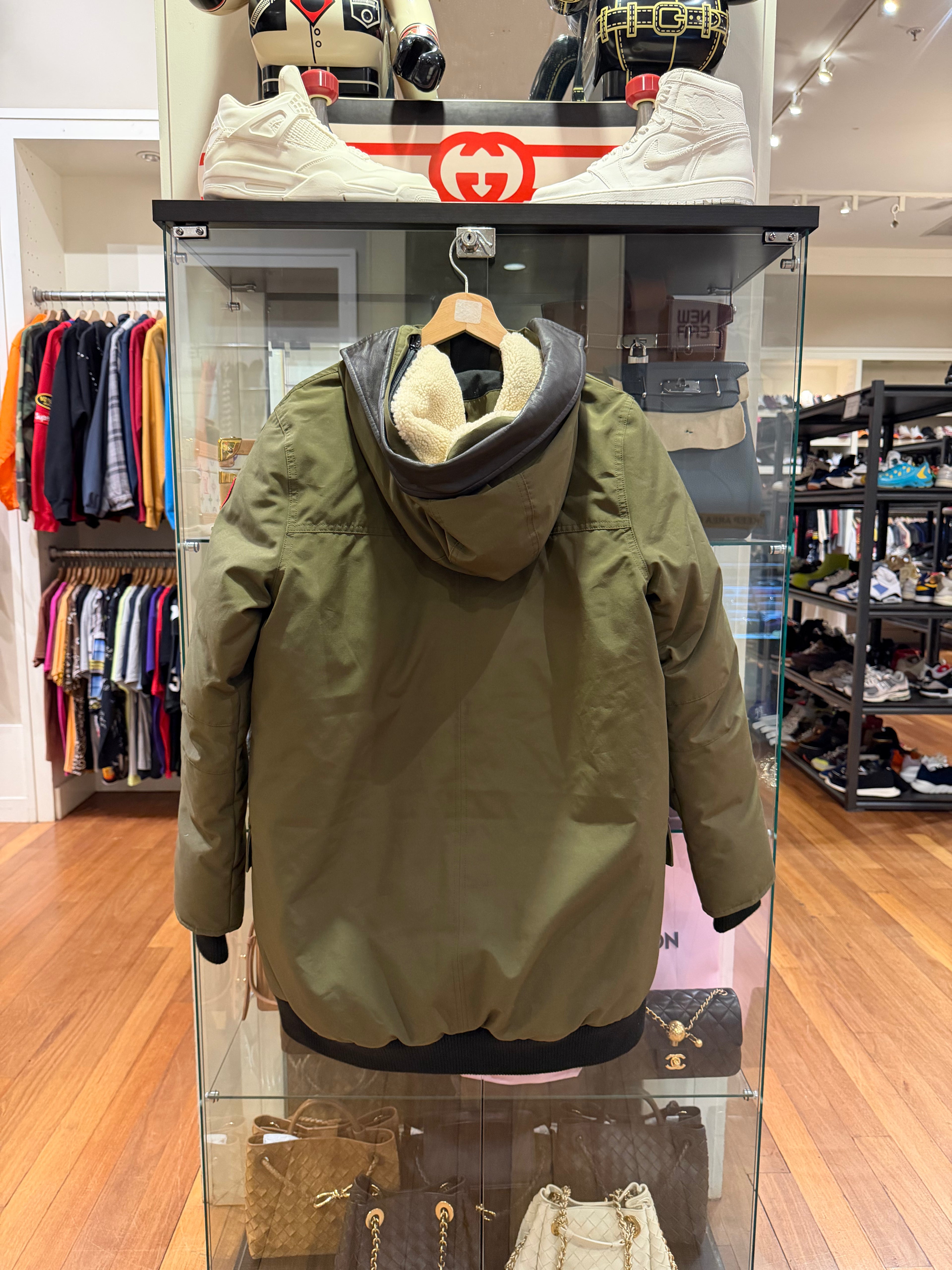 Canado Goose Down Puffer
Jacket - Green