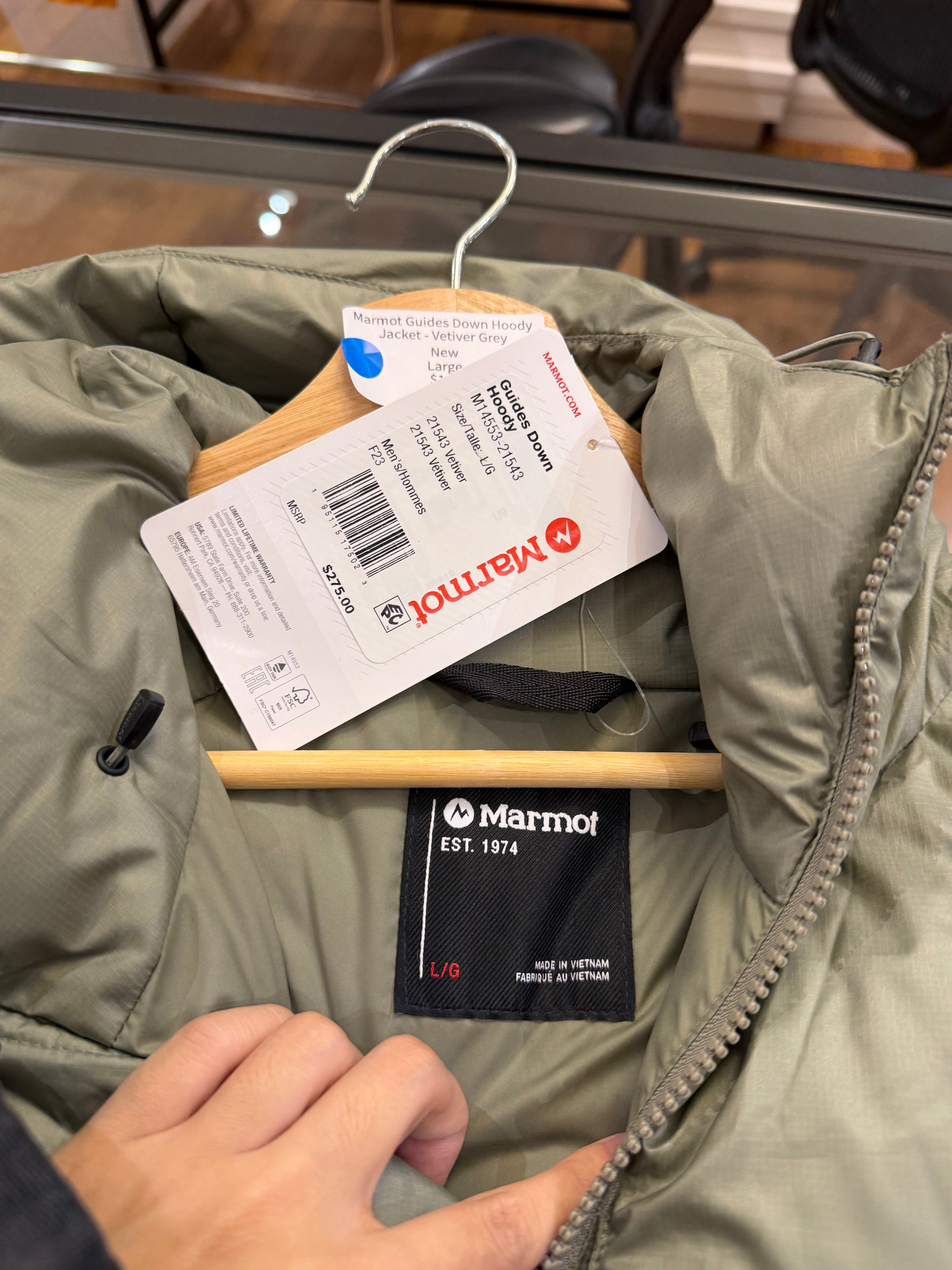 Marmot Guides Down Hoodie
Jacket - Vetiver Grey
