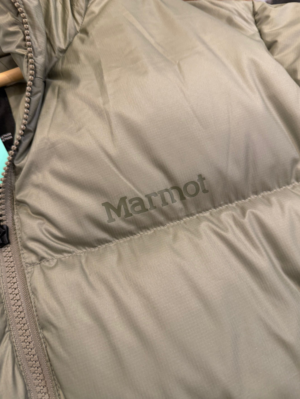 Marmot Guides Down Hoodie
Jacket - Vetiver Grey