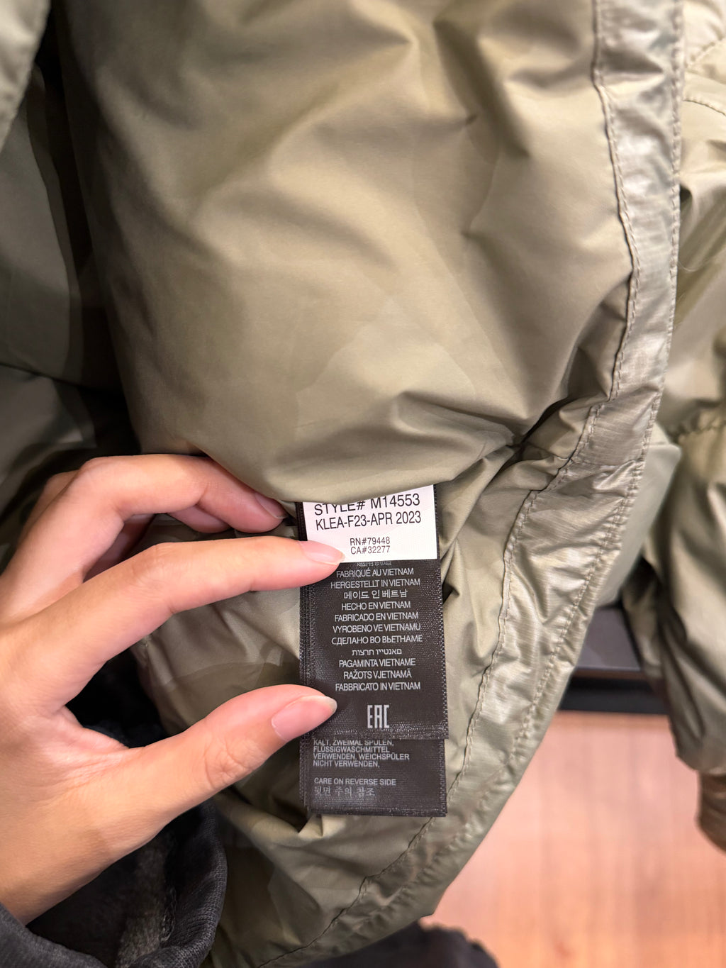 Marmot Guides Down Hoodie
Jacket - Vetiver Grey
