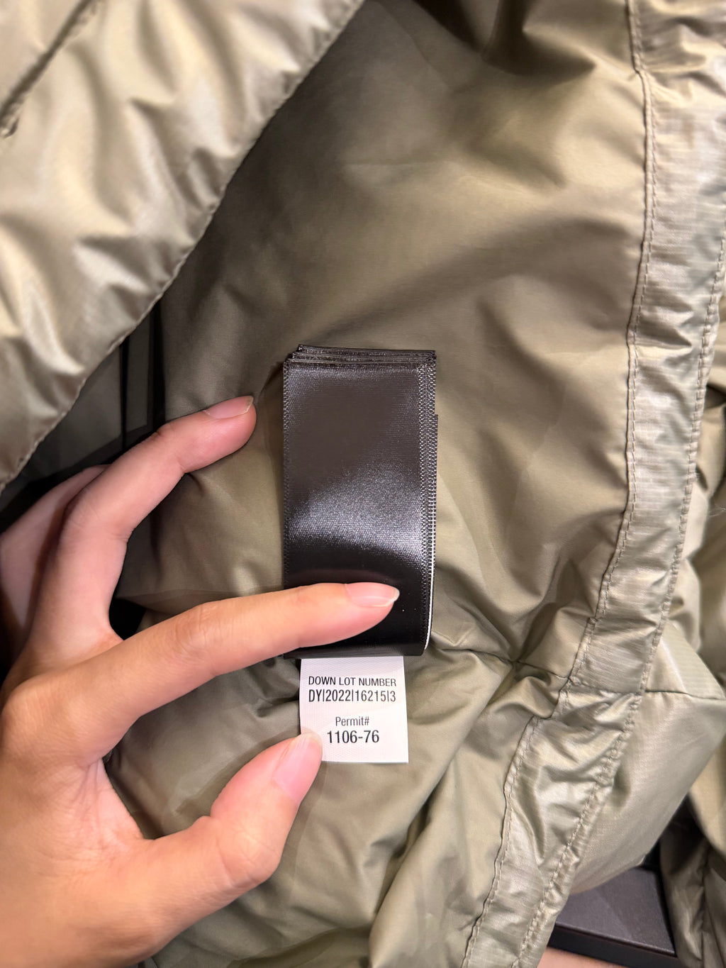 Marmot Guides Down Hoodie
Jacket - Vetiver Grey