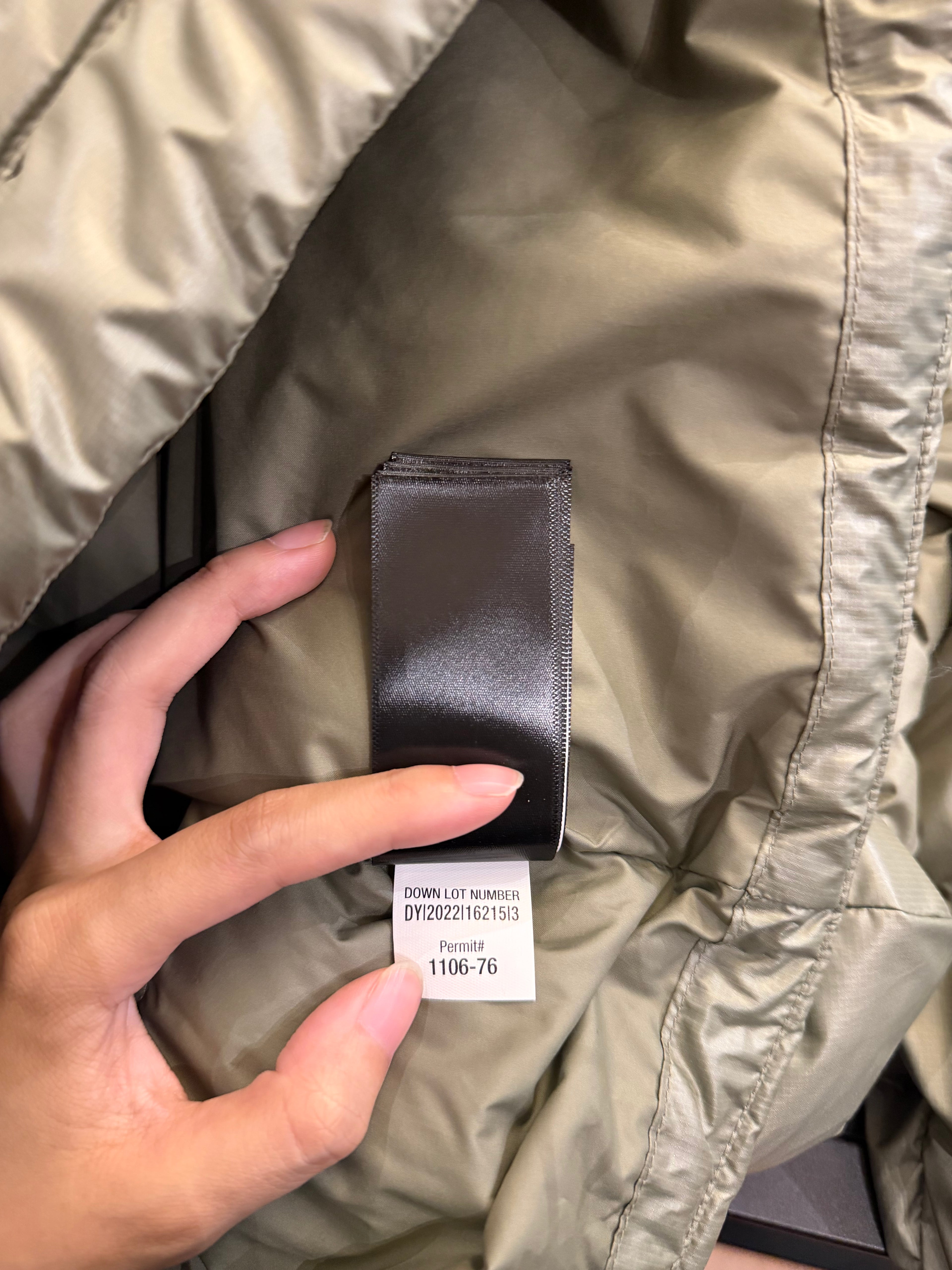 Marmot Guides Down Hoodie
Jacket - Vetiver Grey