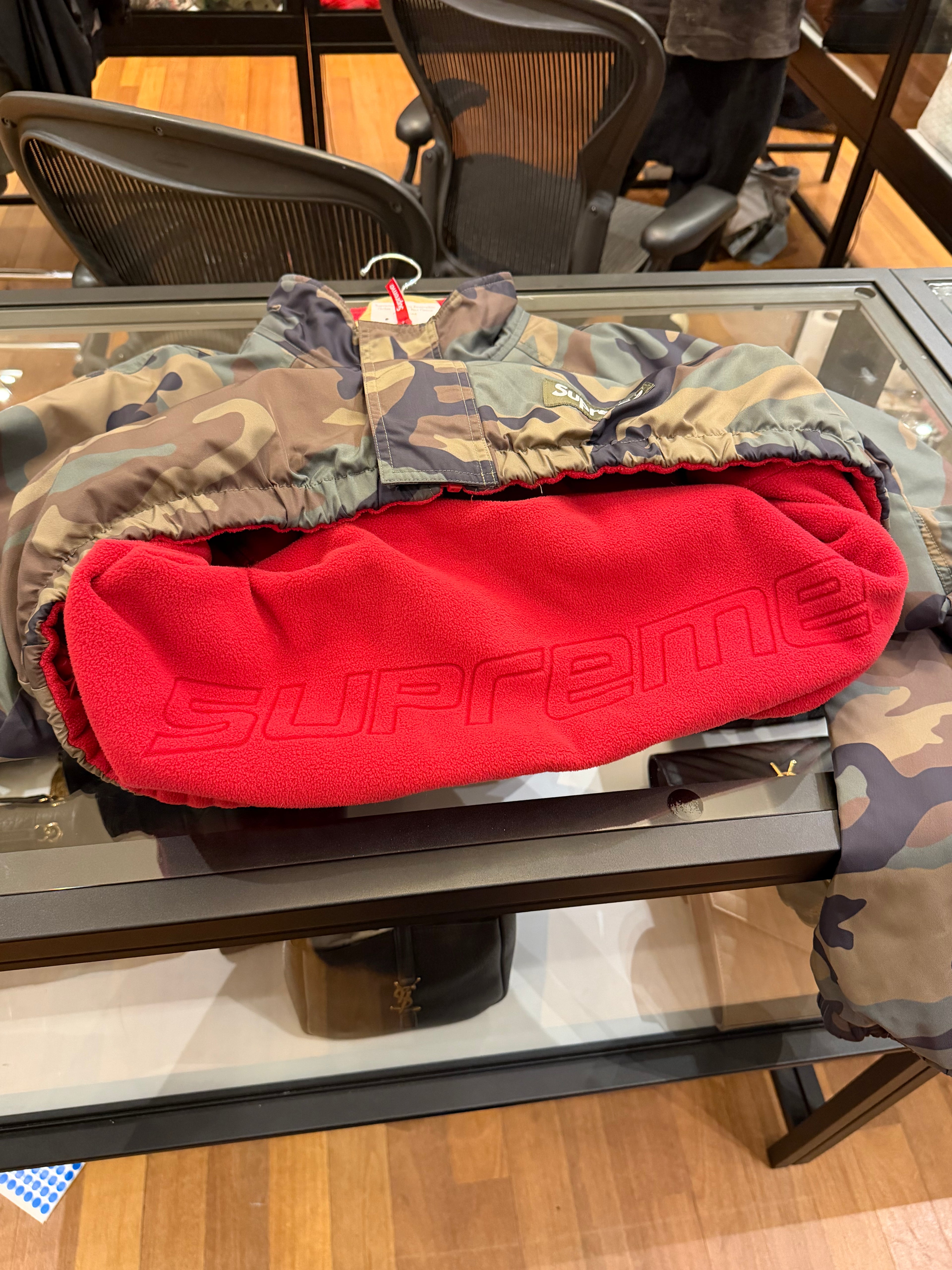 Supreme Polartec Reversible
Jacket - Camo / Red Fleece