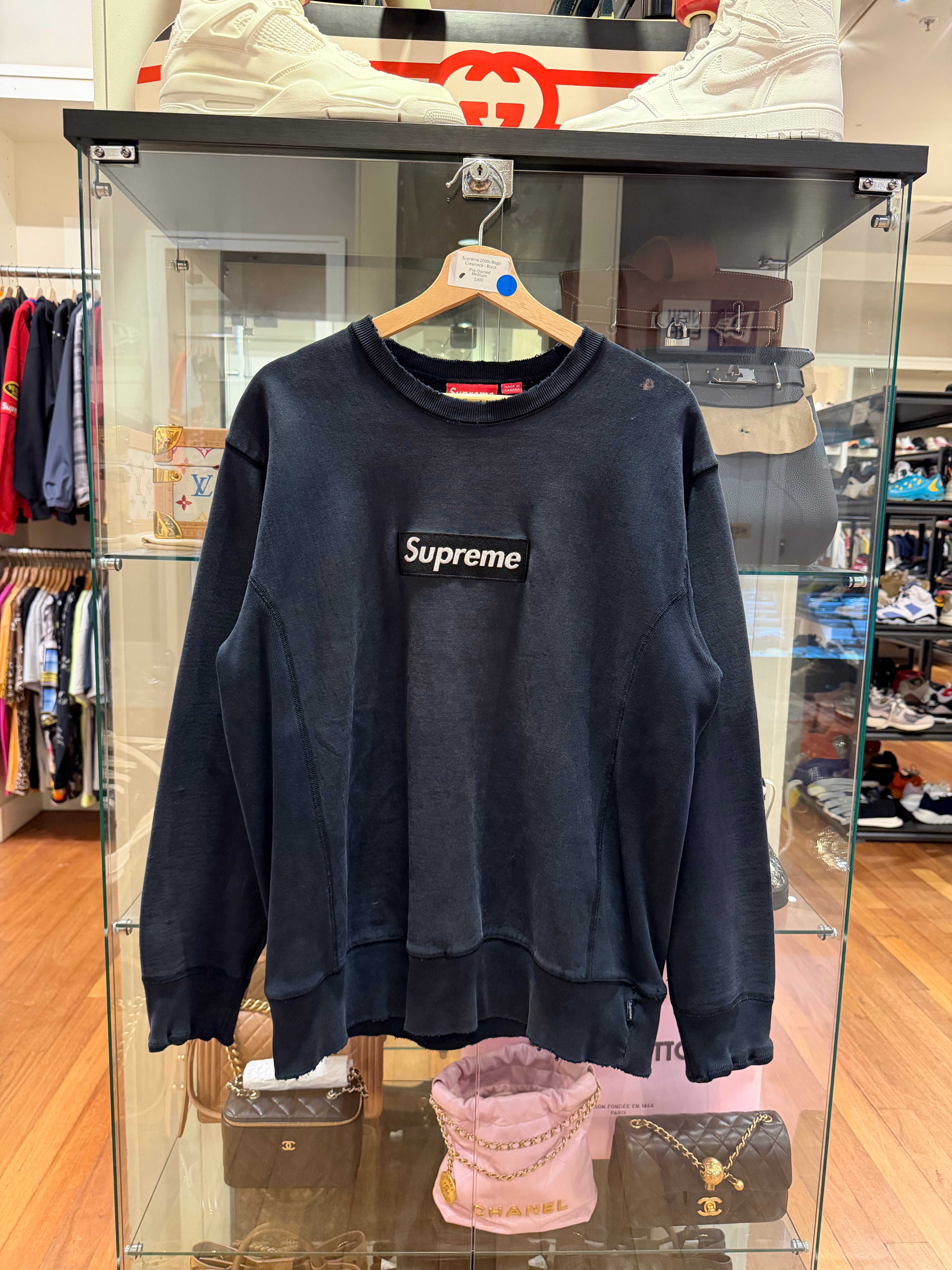 Supreme 2000s Bogo
Crewneck - Black