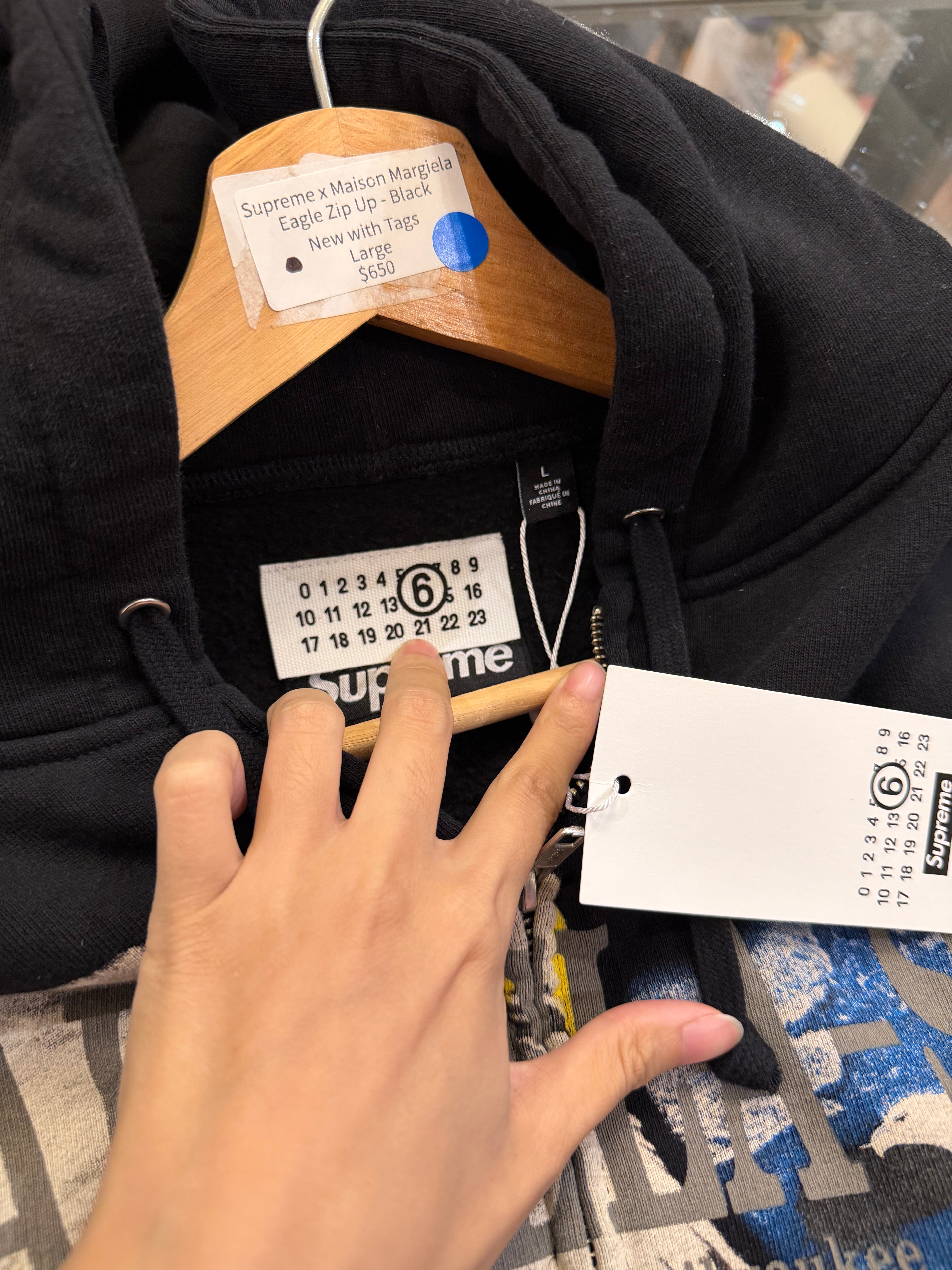 Supreme x Maison Margiela
Eagle Zip Up - Black