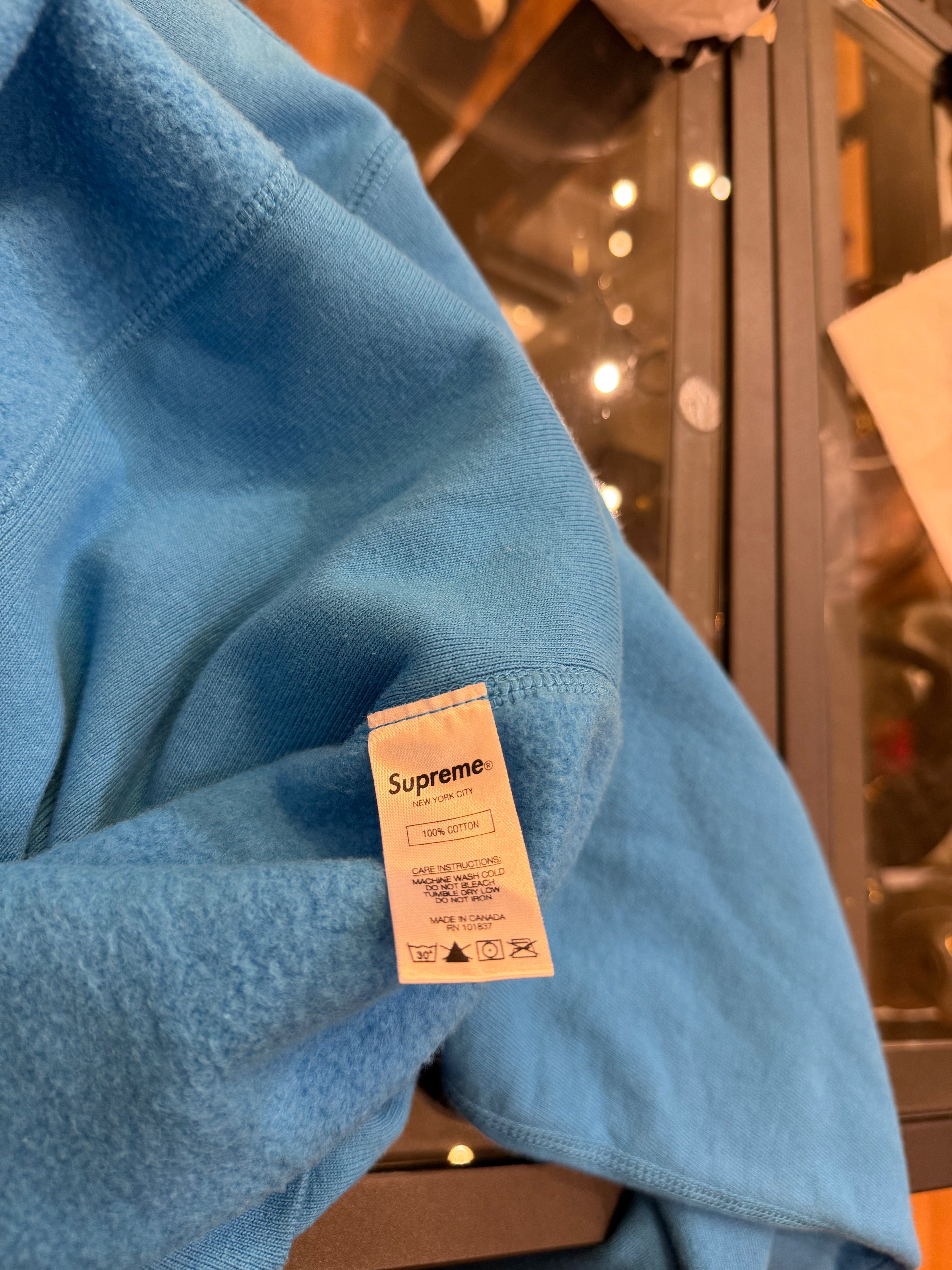 Supreme Bogo Crewneck -
Light blue