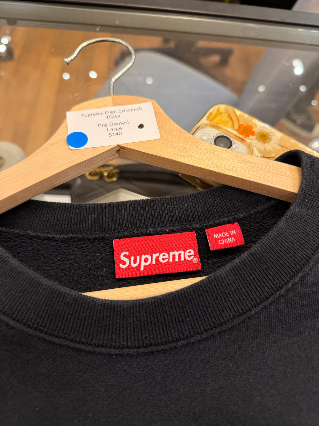Supreme Crest Crewneck
-Black
