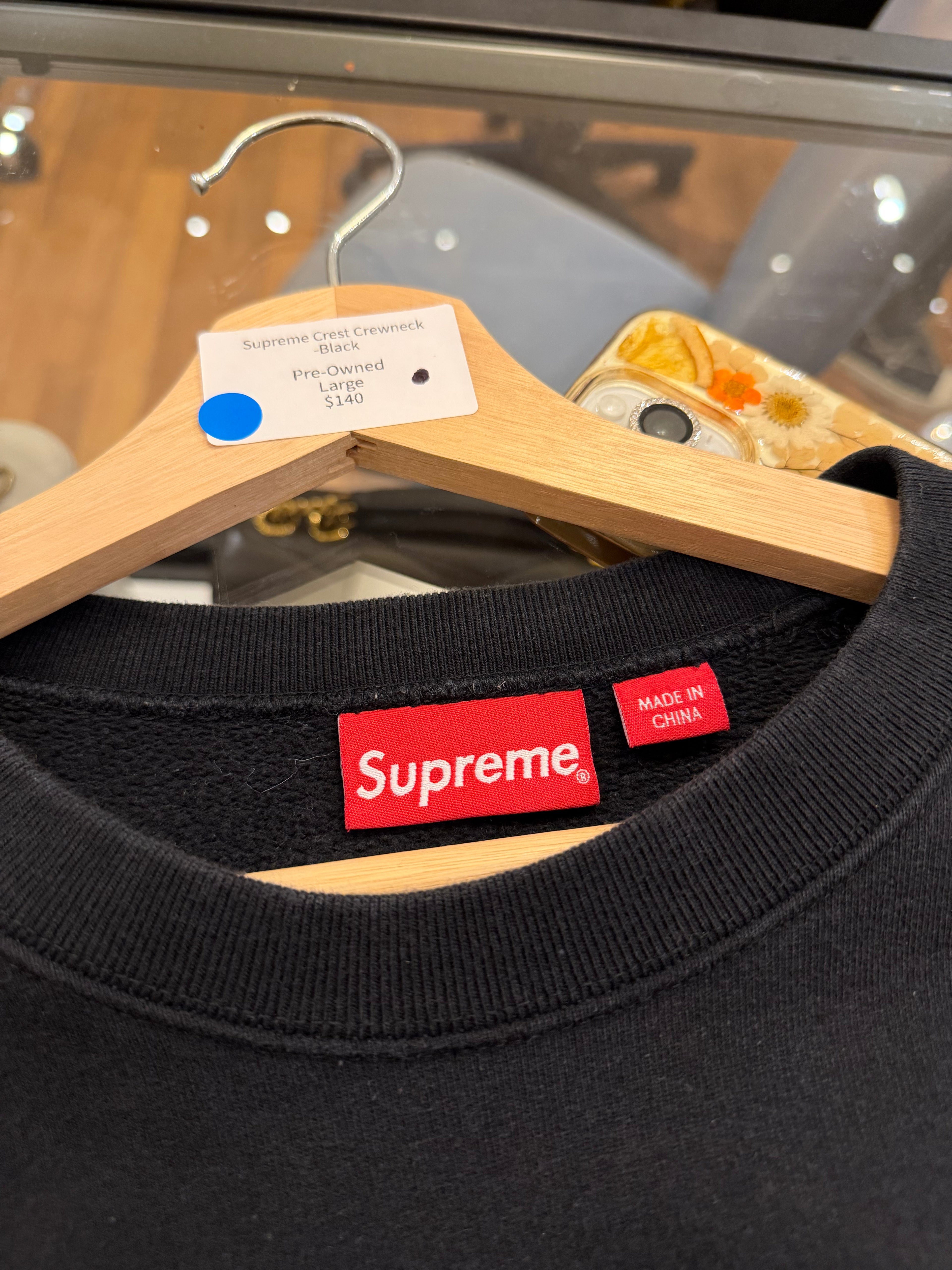 Supreme Crest Crewneck
-Black
