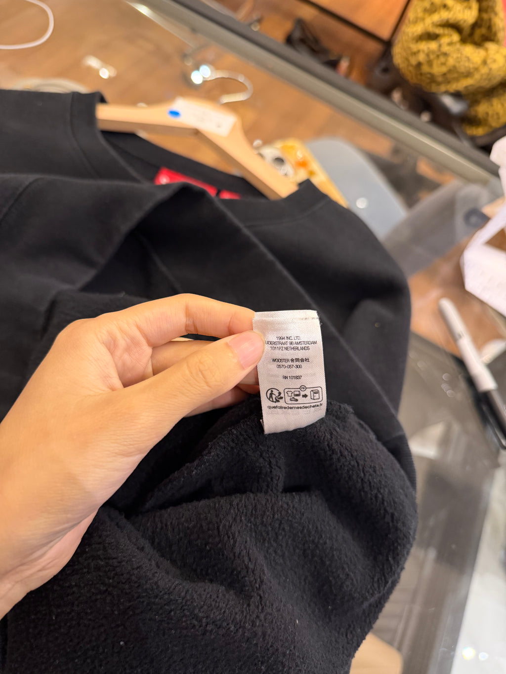 Supreme Crest Crewneck
-Black