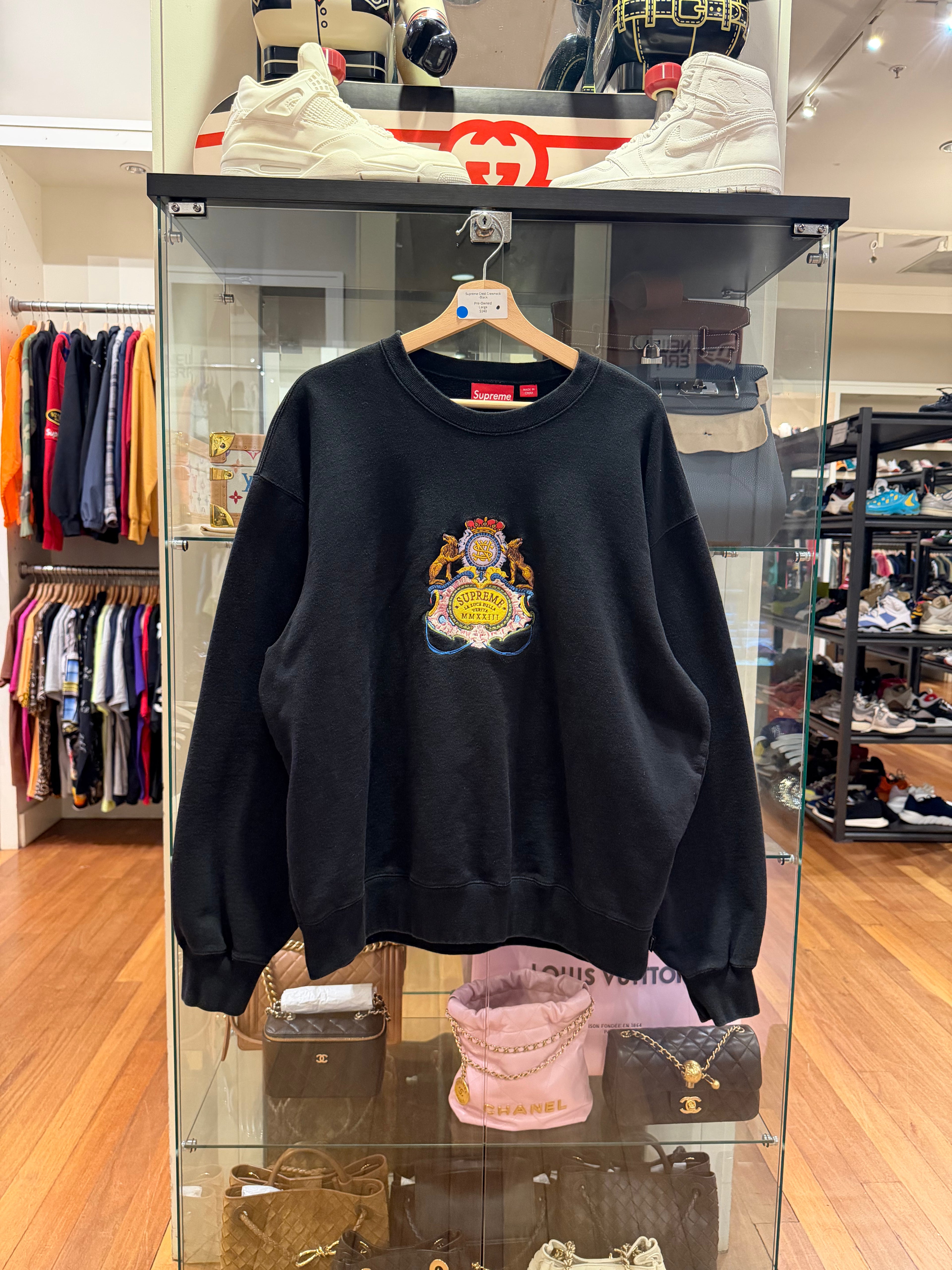 Supreme Crest Crewneck
-Black