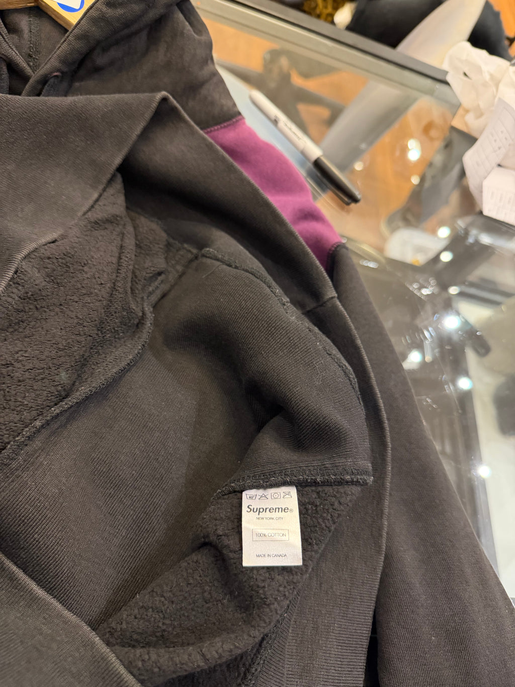 Supreme FW12 Split Pullover
Hoodie - Purple/Black