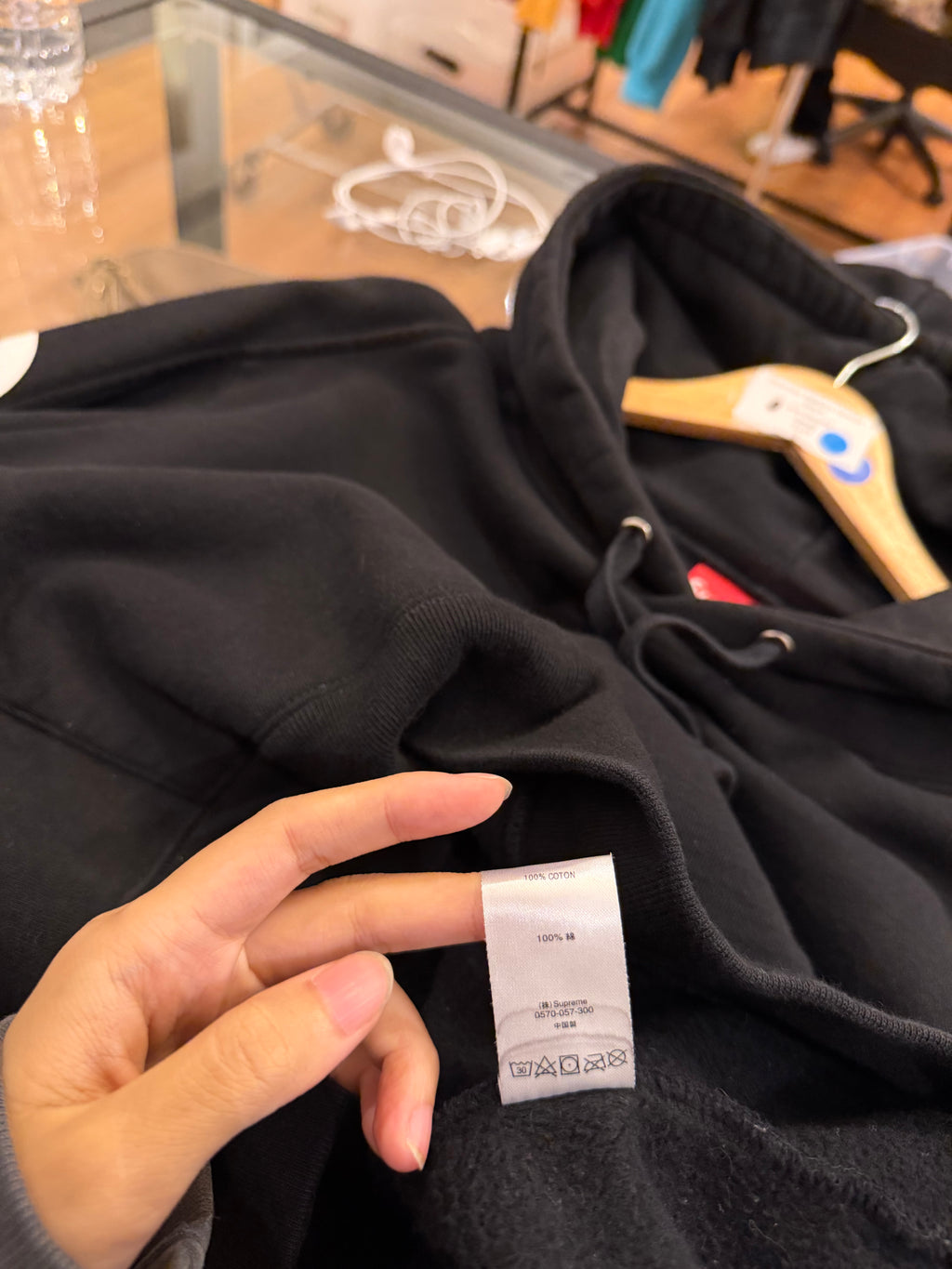Supreme Sideline Hoodie -
Black