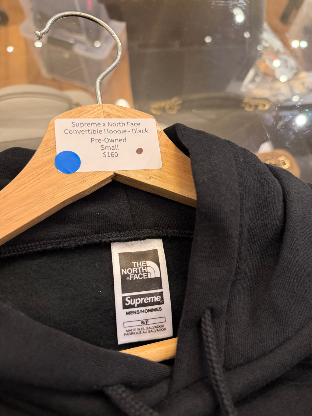 Supreme x North Face
Convertible Hoodie - Black