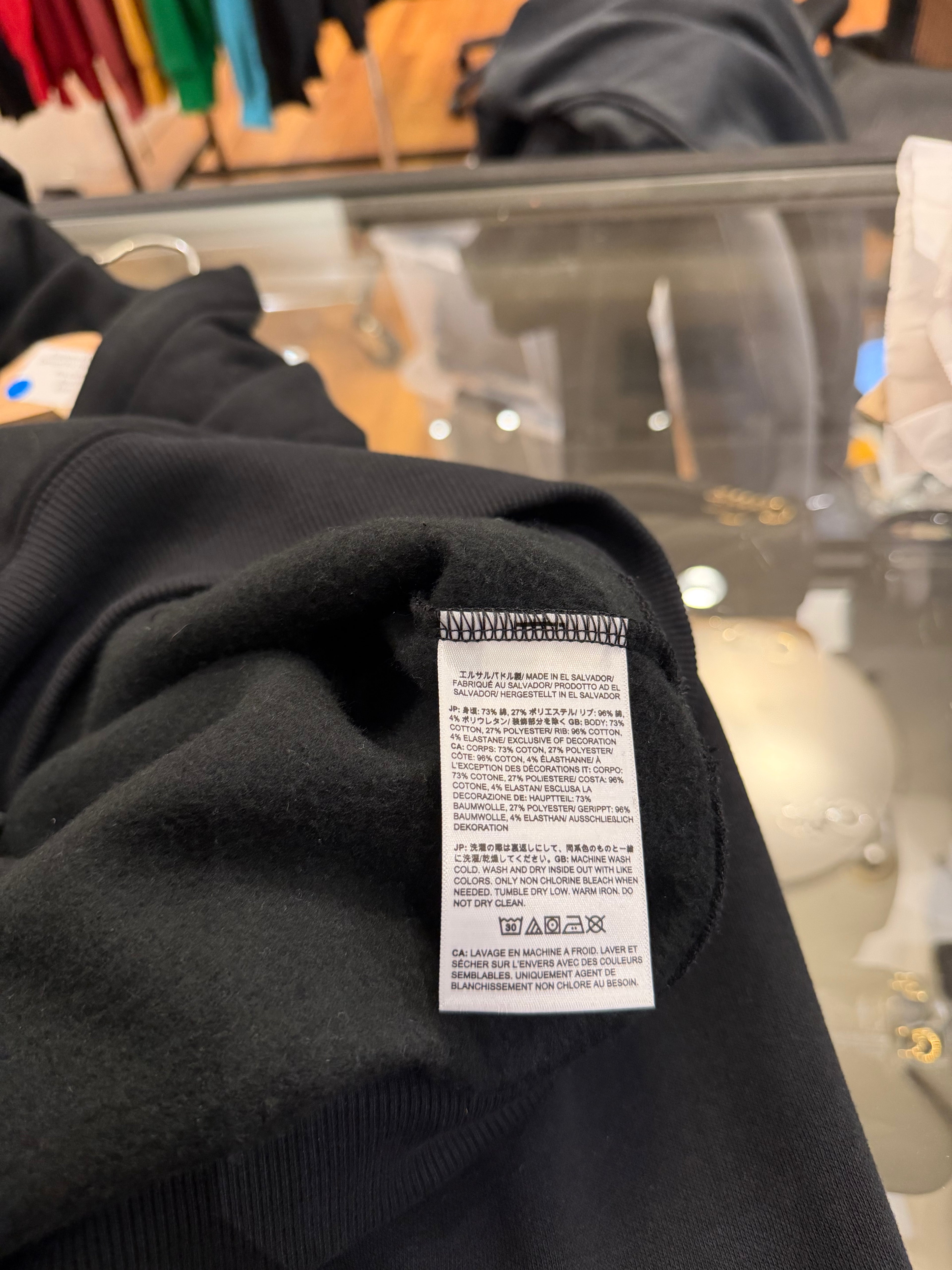 Supreme x North Face
Convertible Hoodie - Black