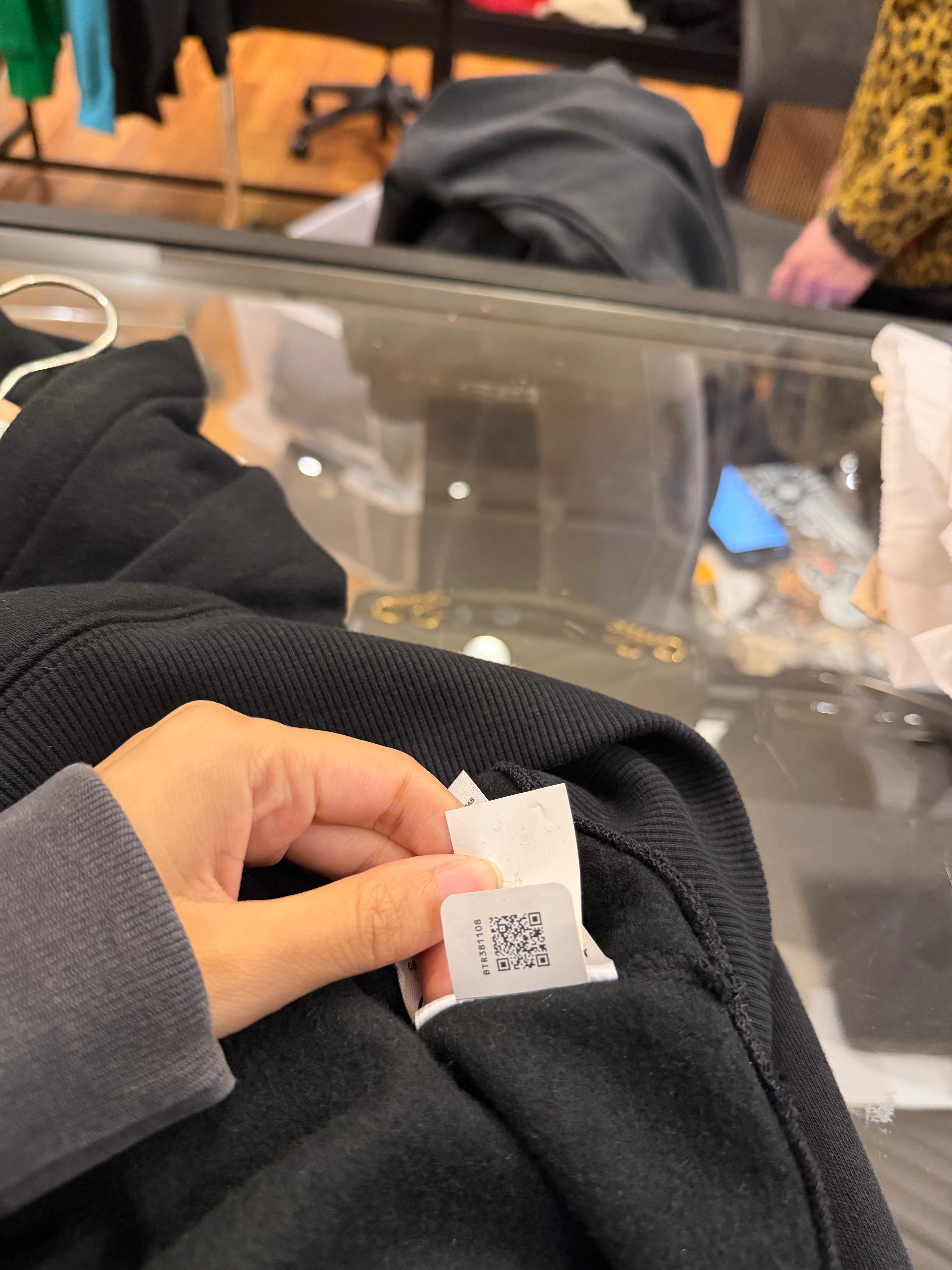 Supreme x North Face
Convertible Hoodie - Black