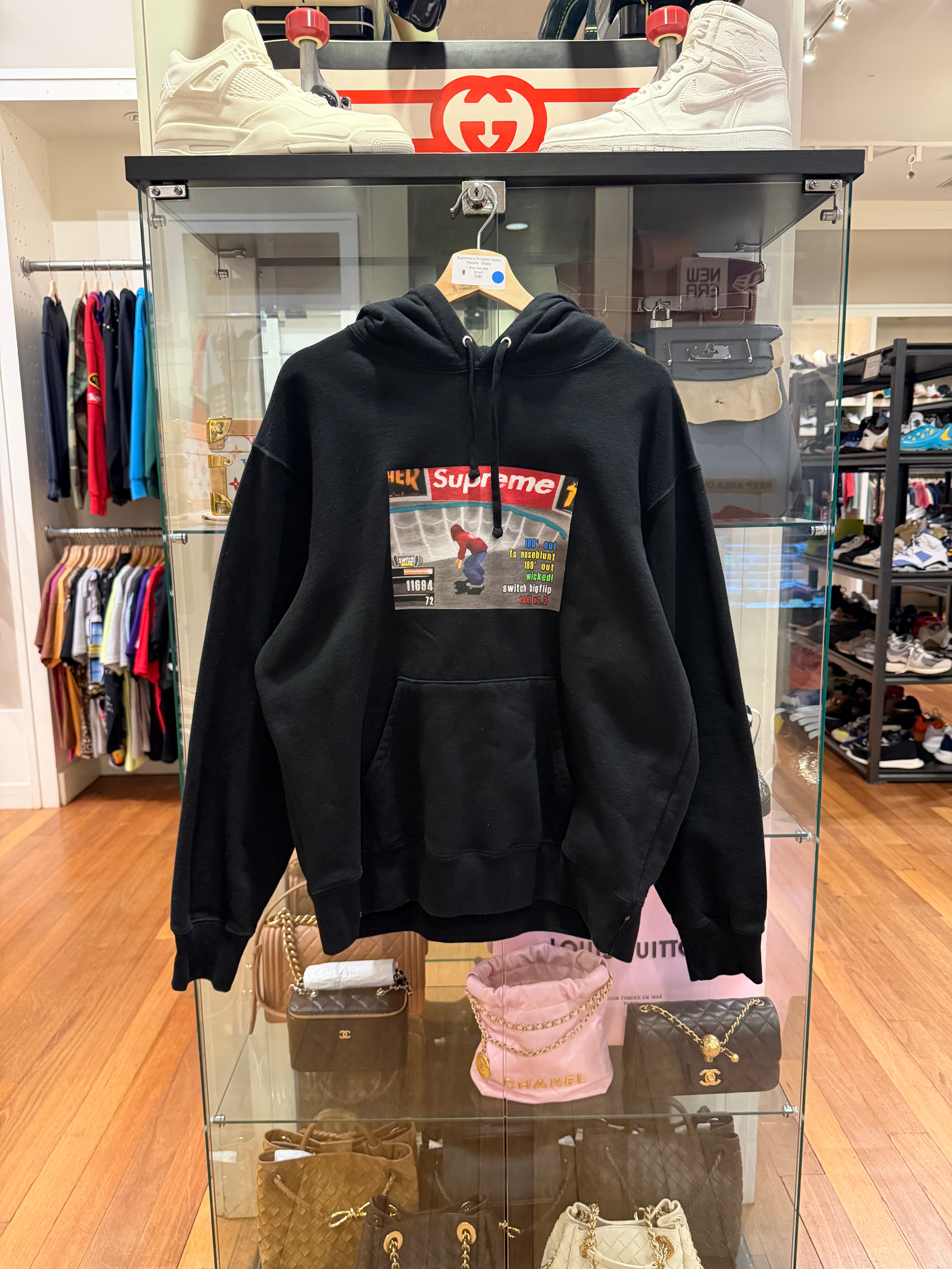 Supreme x Thrasher Game
Hoodie - Black
