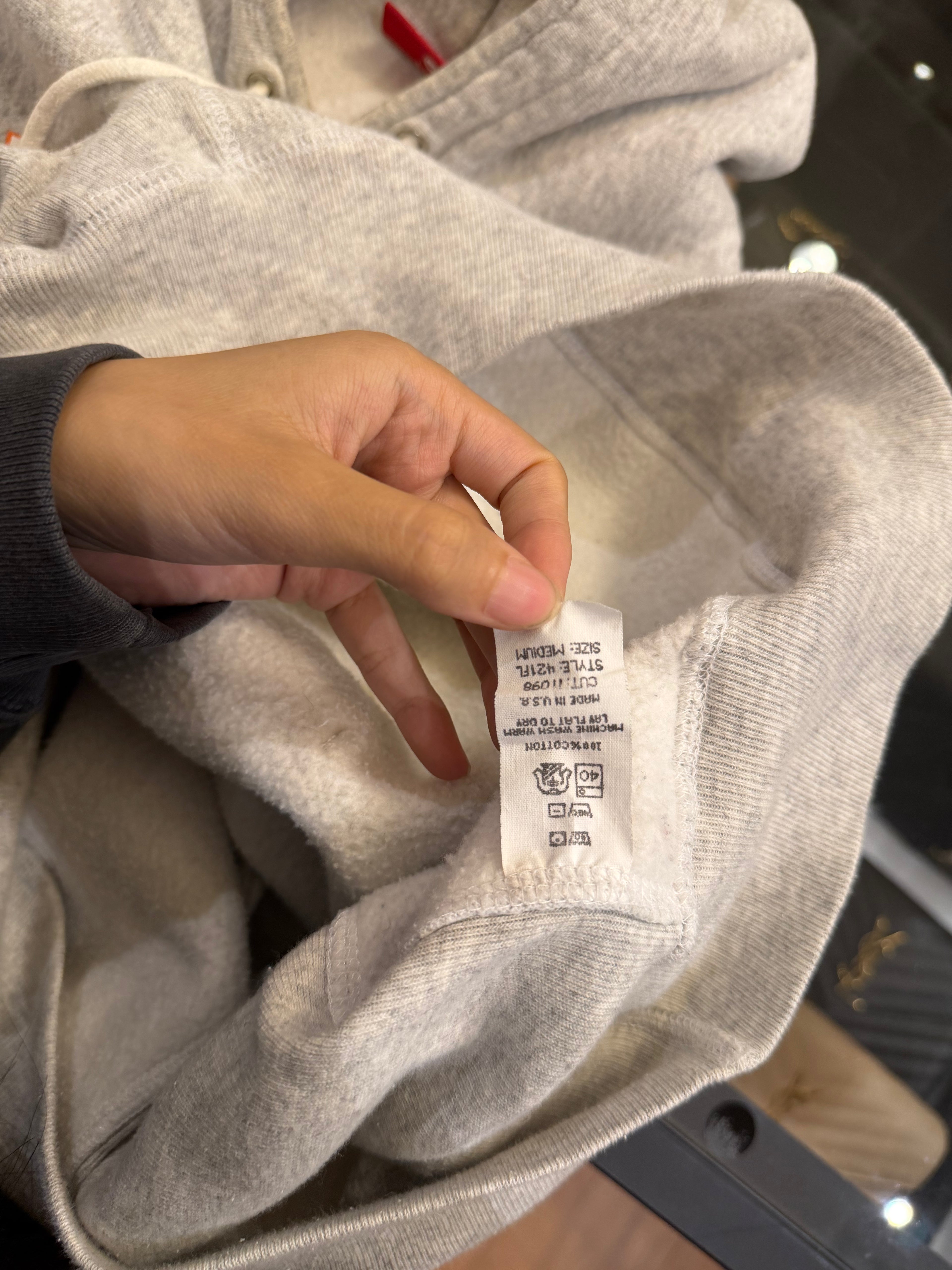 Vintage 90s Supreme Hoodie -
Made in US