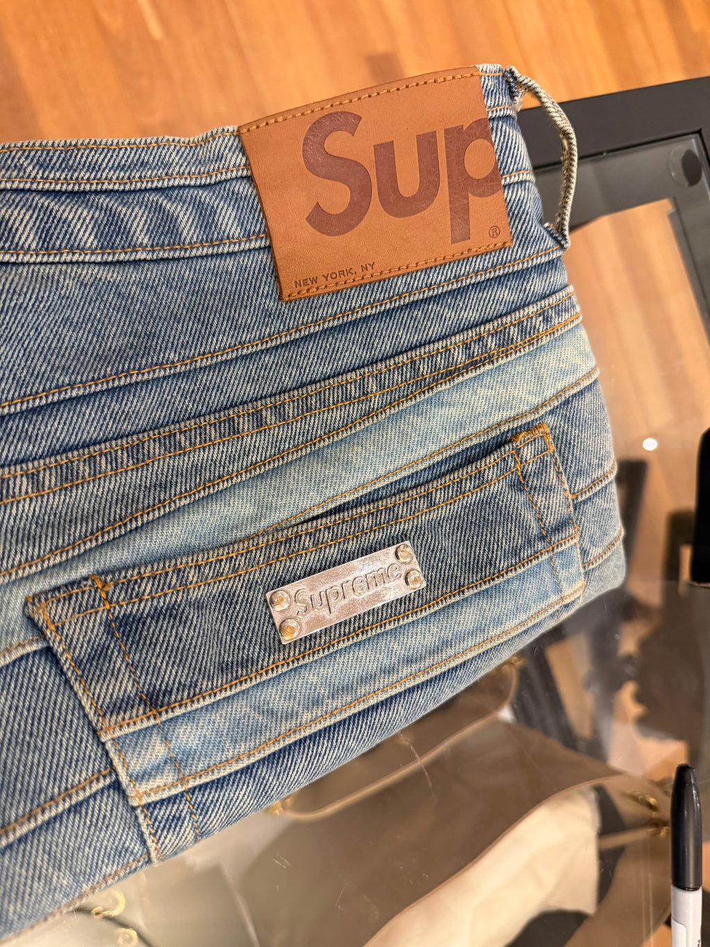 Supreme FW22 Layered Denim Jeans - Washed
Blue(JB)