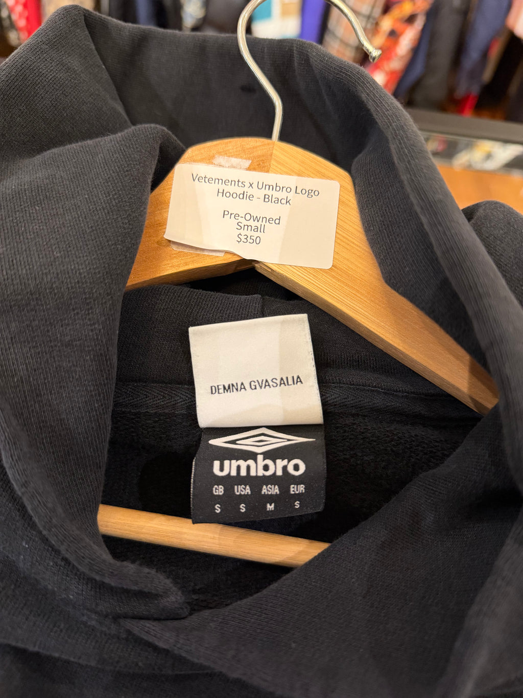 Vetements x Umbro Logo
Hoodie - Black